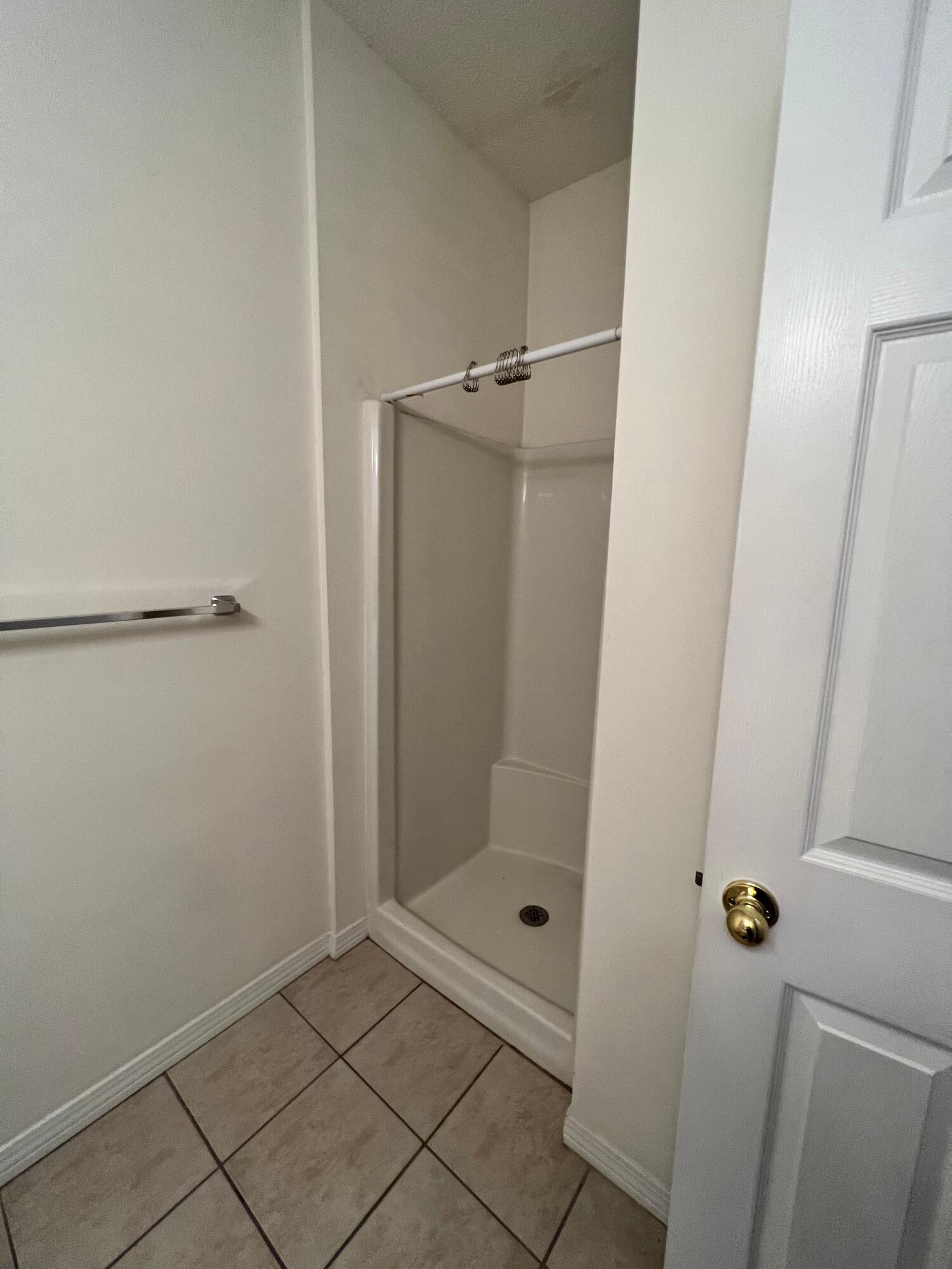 THE OAKS AT NICEVILLE PH I - Residential Lease