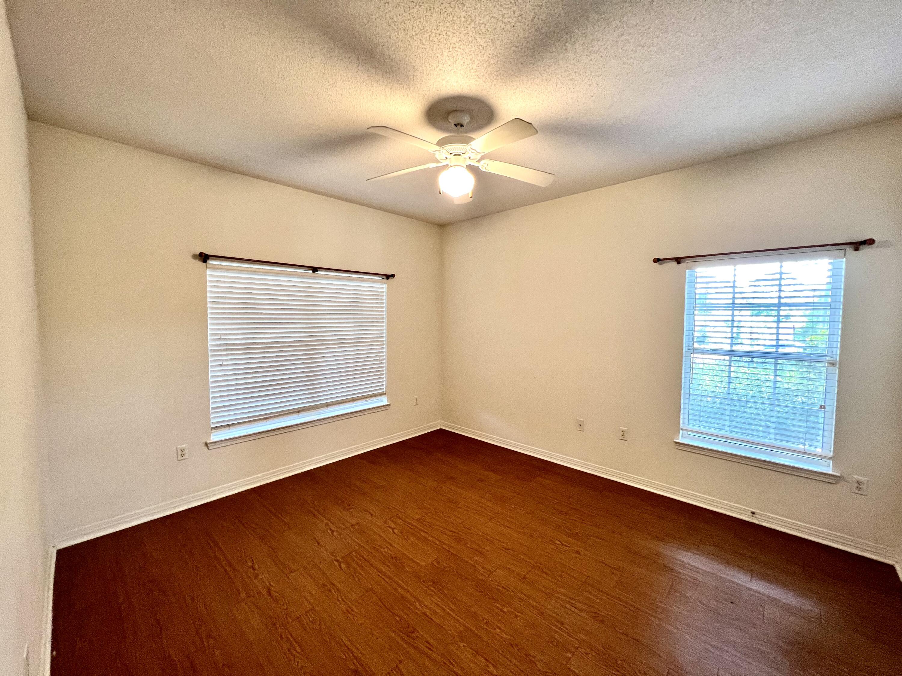 THE OAKS AT NICEVILLE PH I - Residential Lease