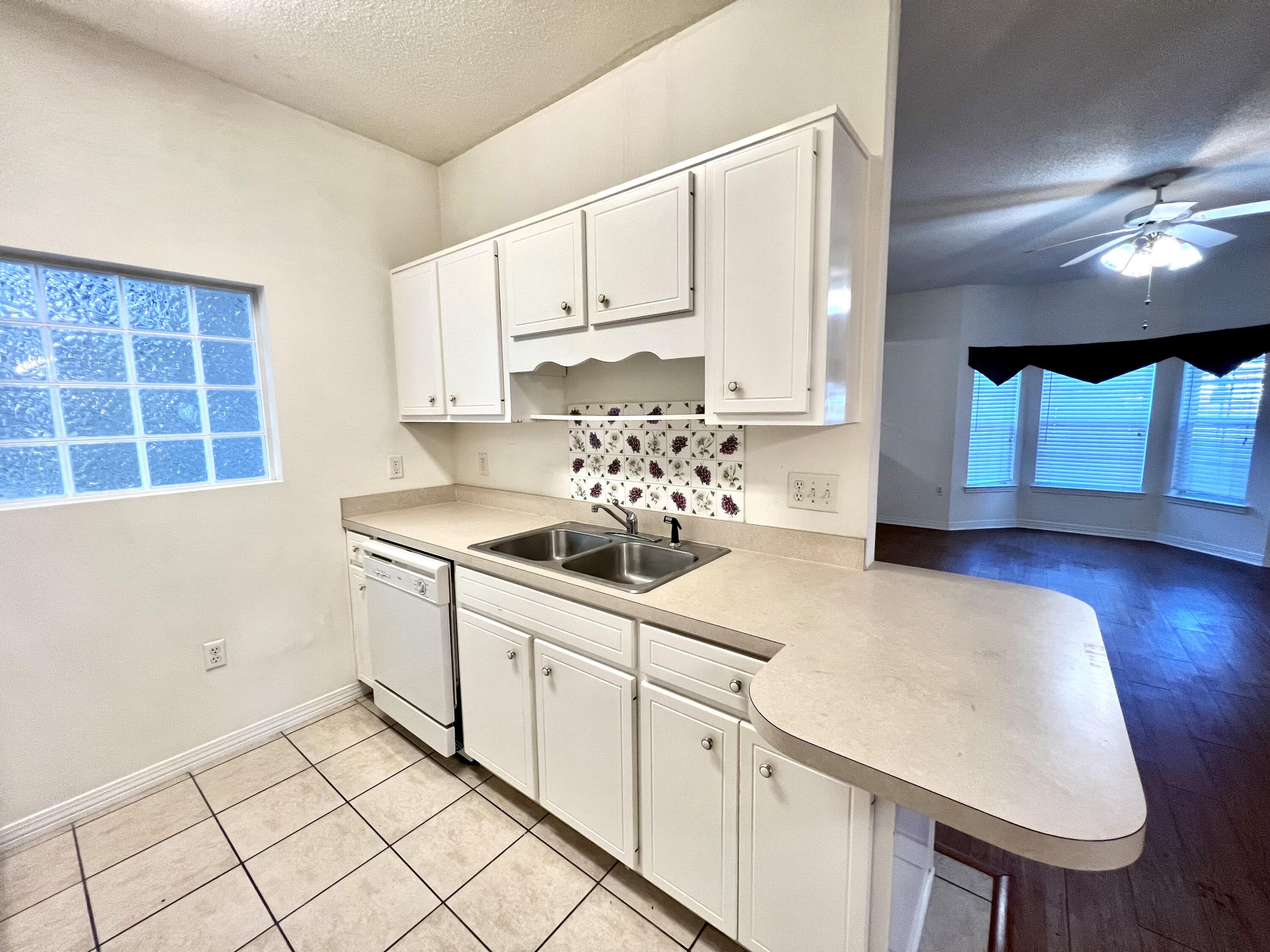 THE OAKS AT NICEVILLE PH I - Residential Lease