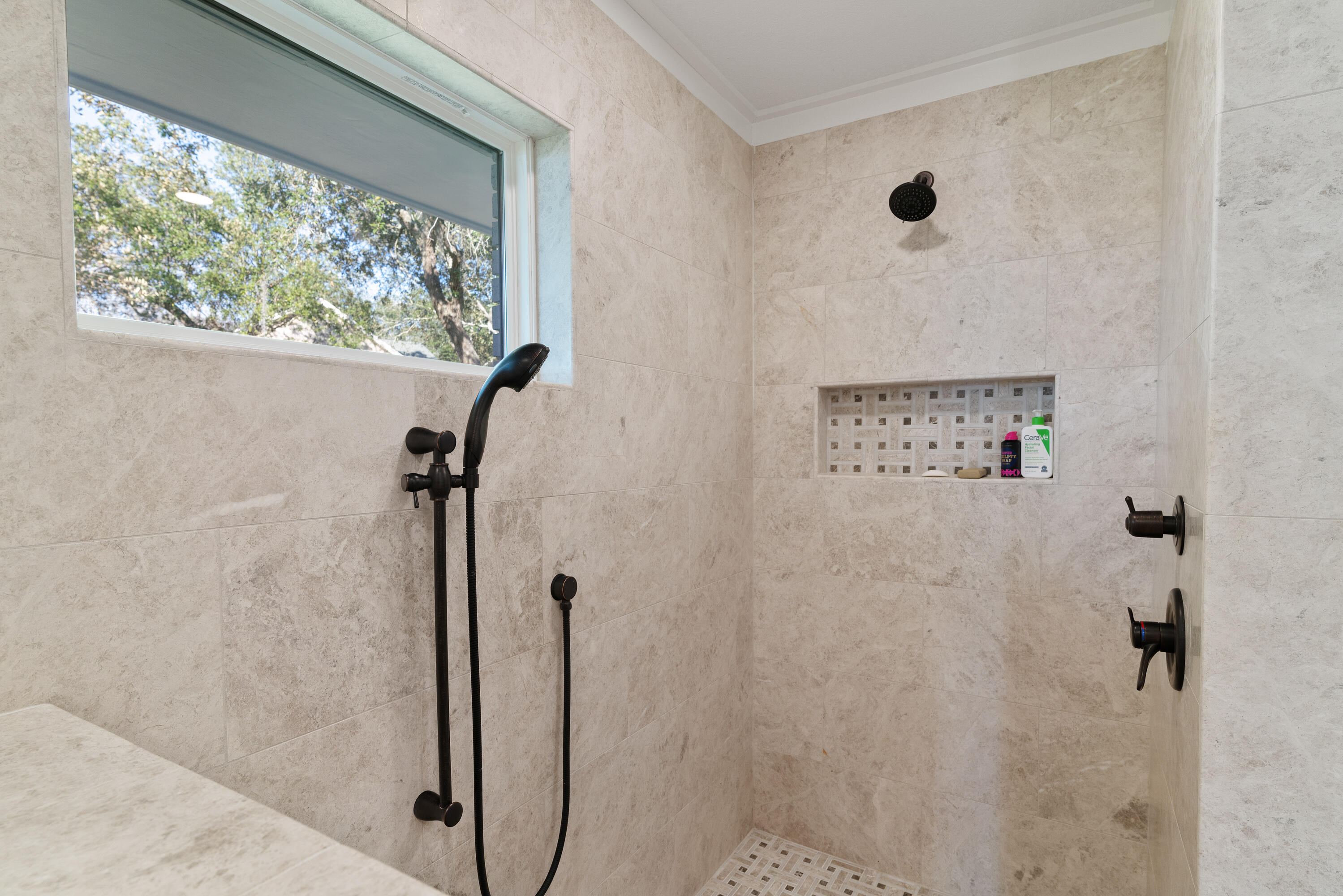 WOODLAND SHORES - Residential