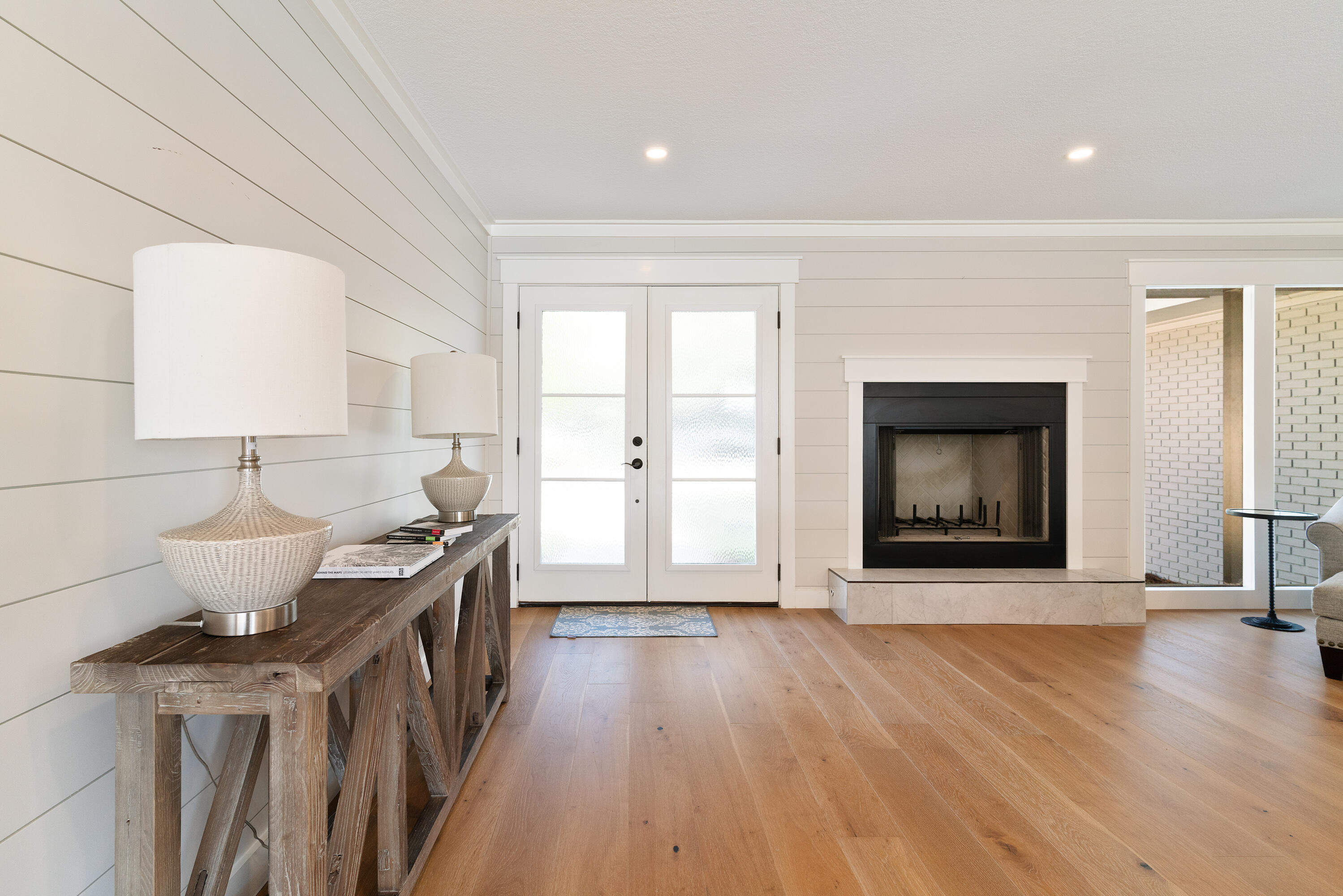 WOODLAND SHORES - Residential