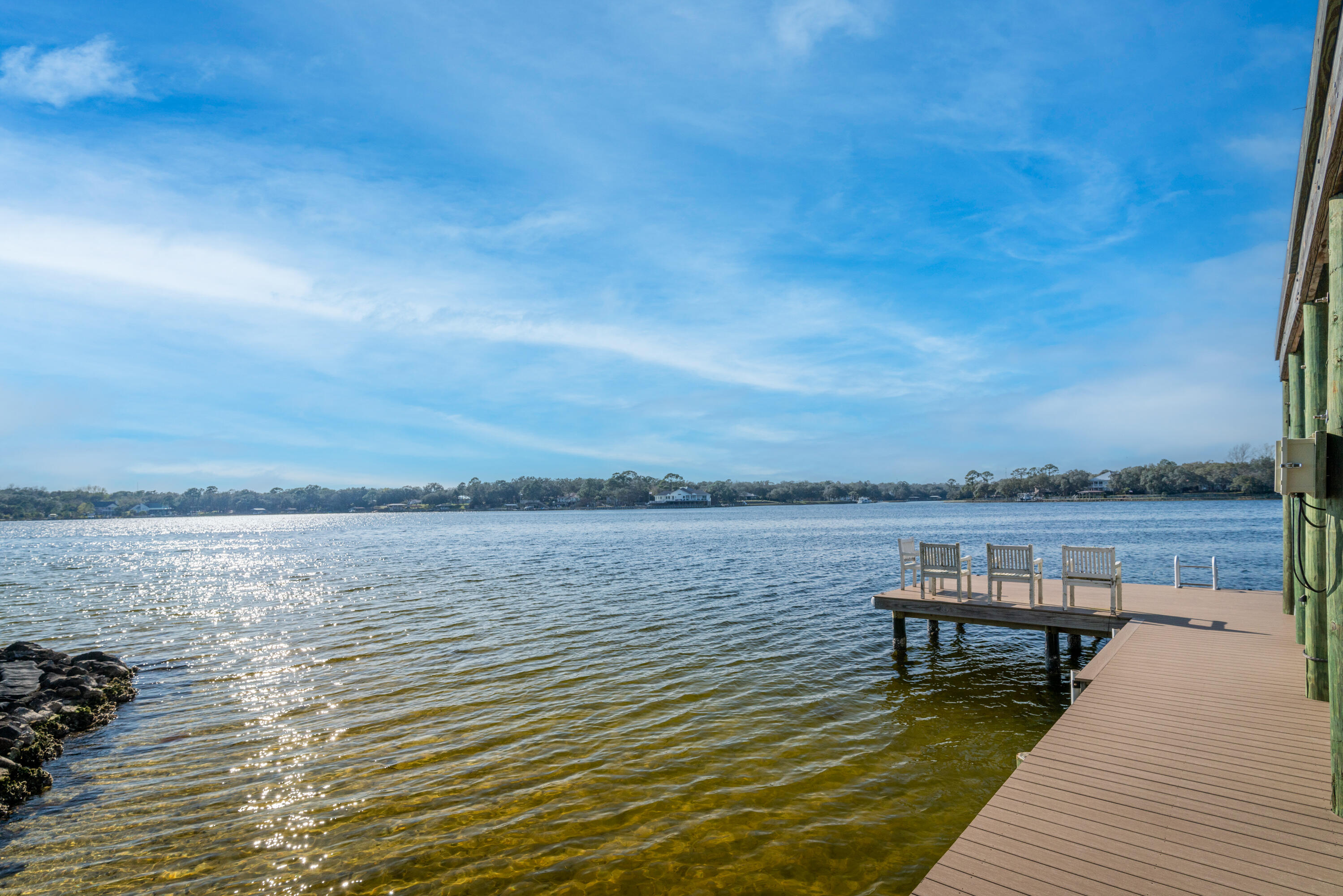 WOODLAND SHORES - Residential