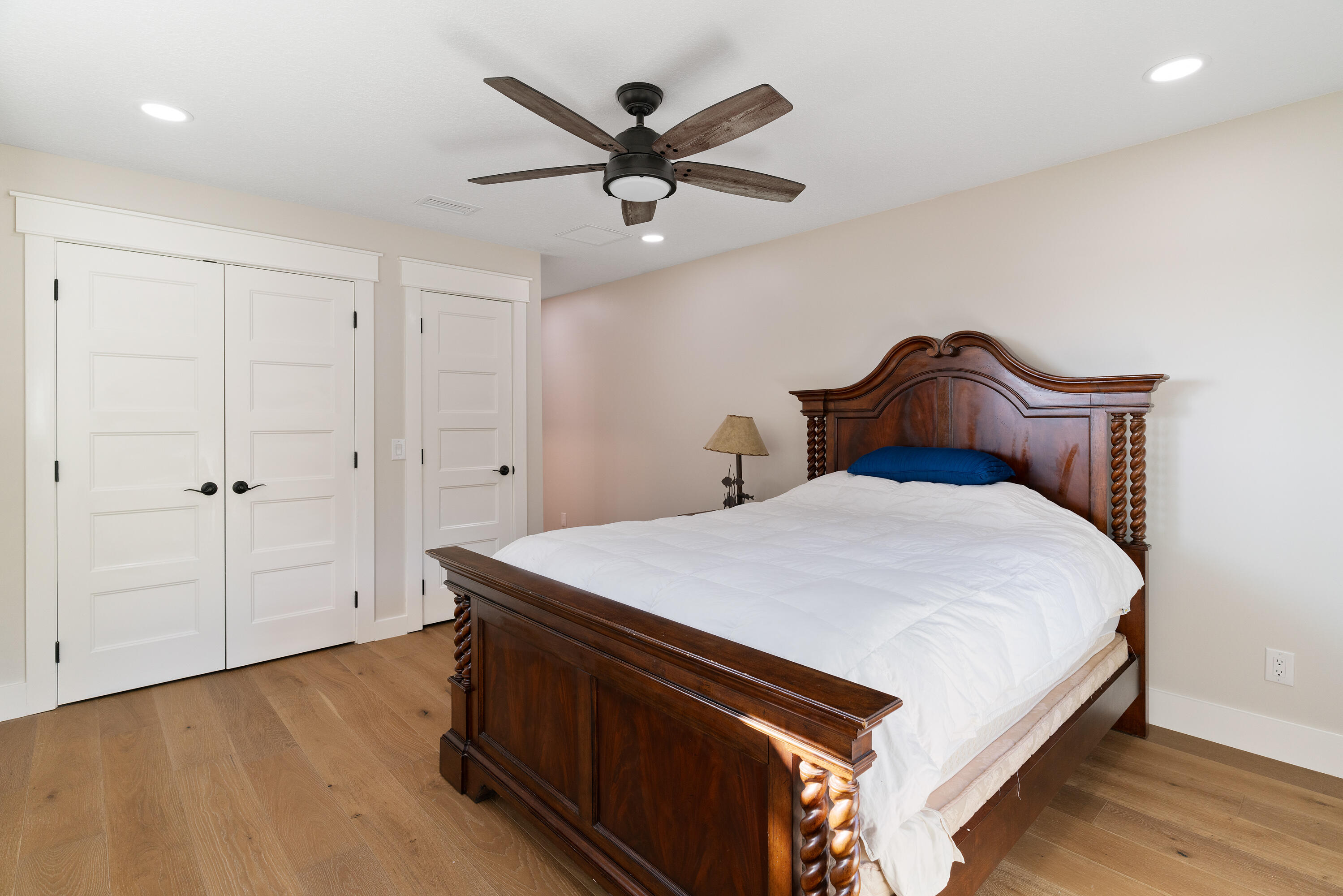 WOODLAND SHORES - Residential