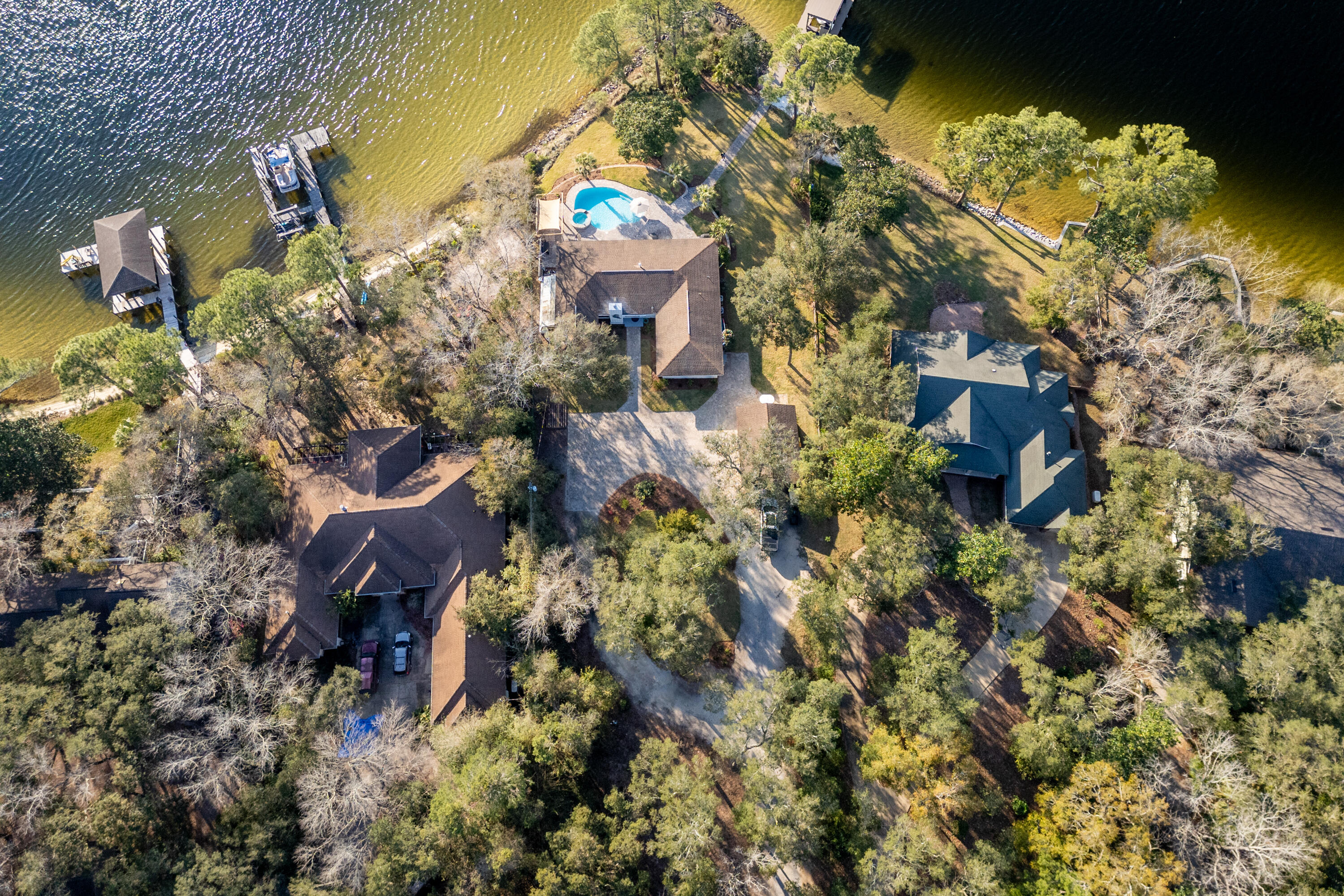 WOODLAND SHORES - Residential