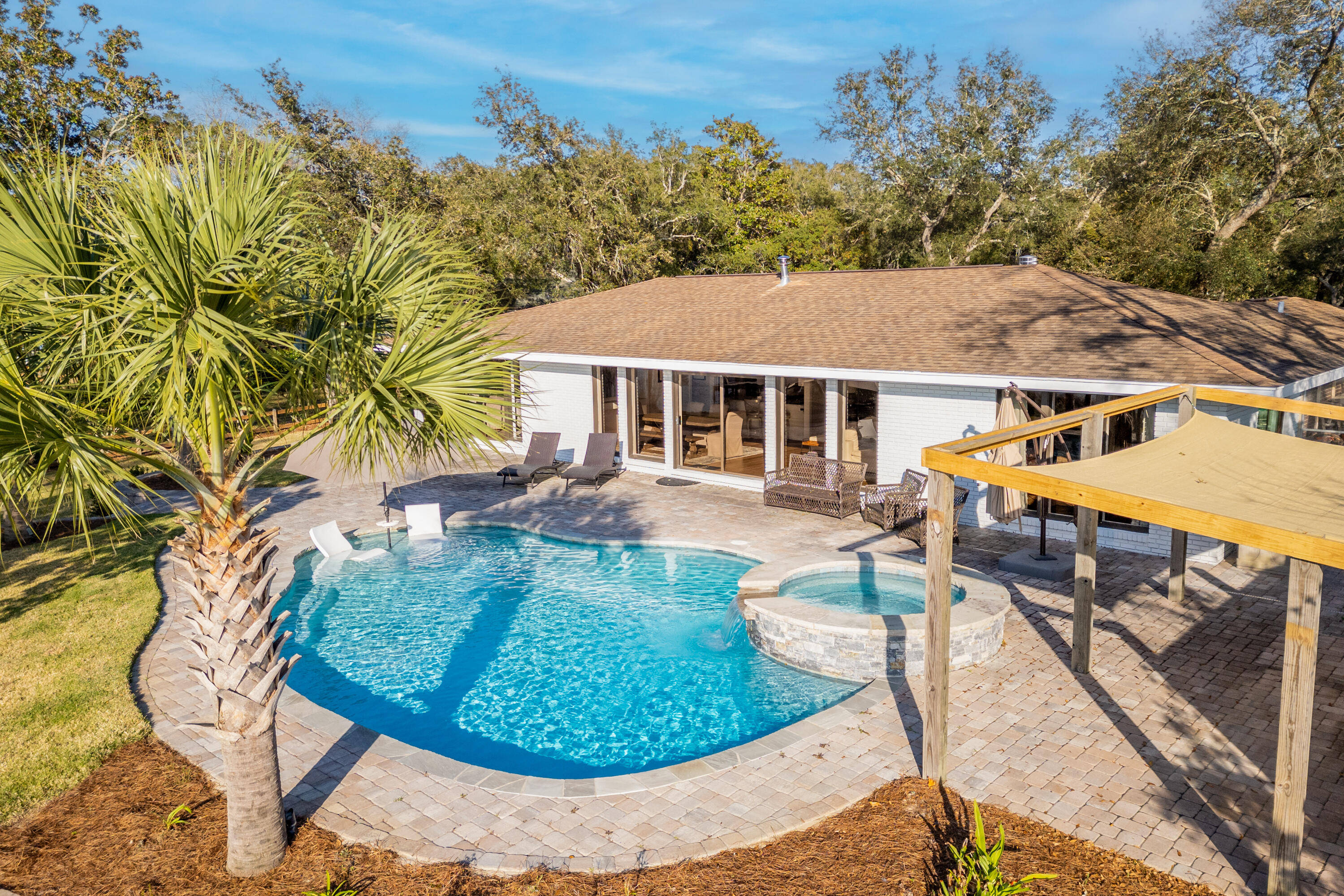 WOODLAND SHORES - Residential