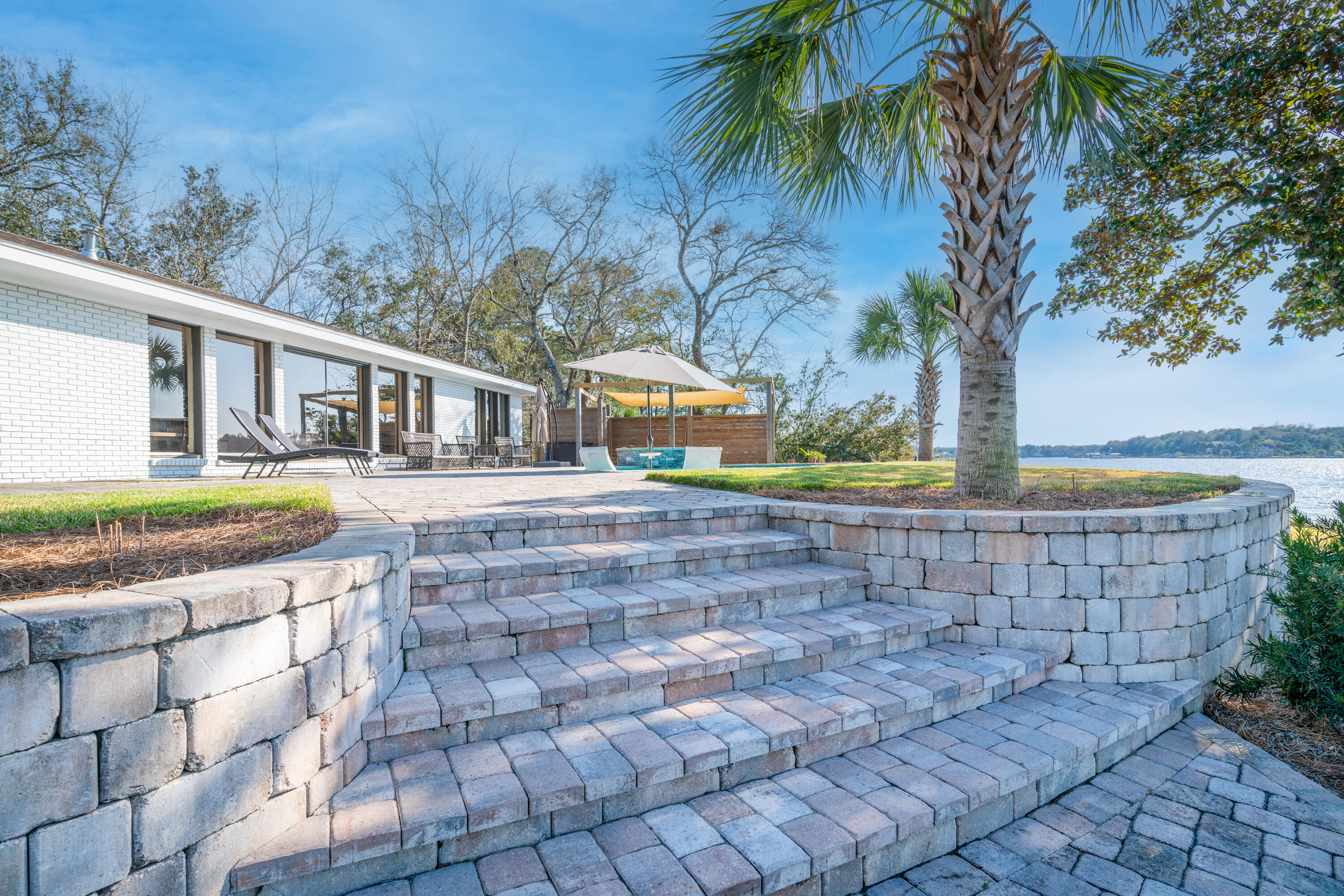 WOODLAND SHORES - Residential