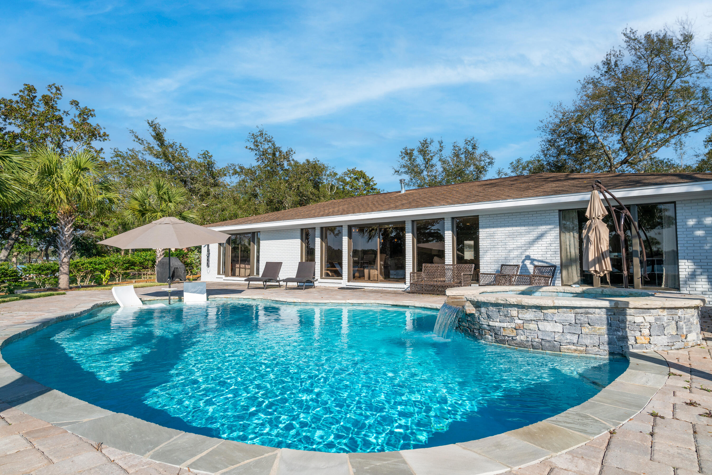 WOODLAND SHORES - Residential