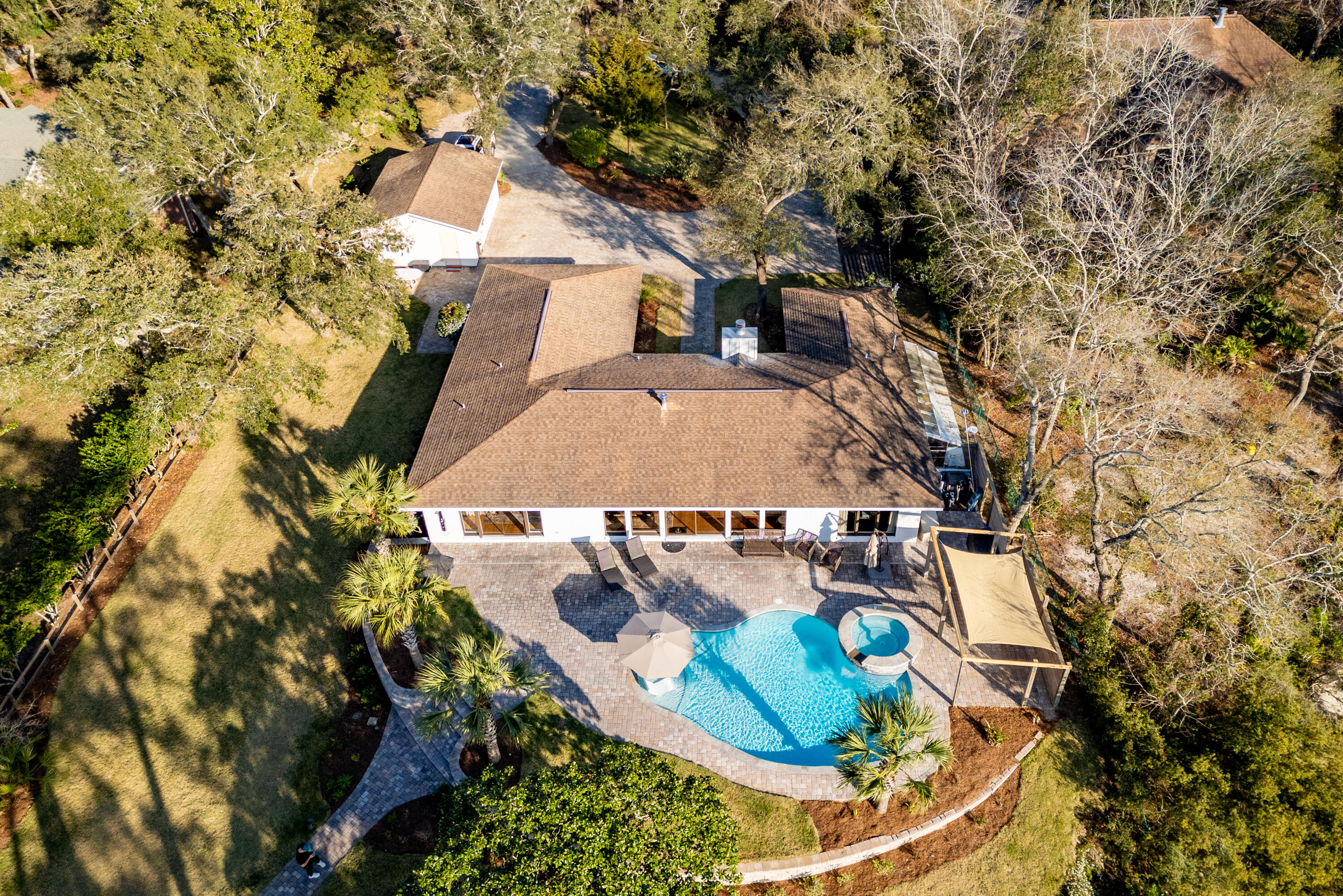 WOODLAND SHORES - Residential