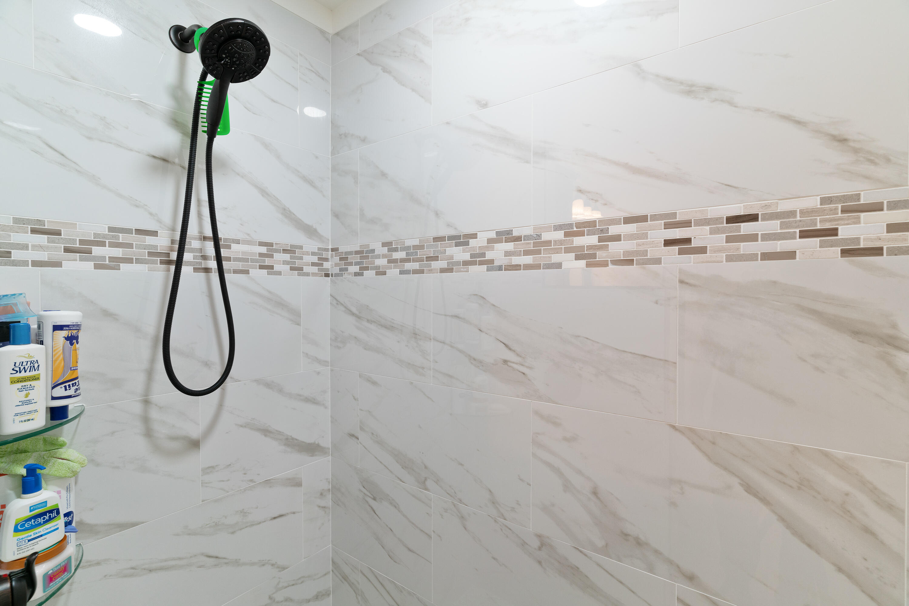 WOODLAND SHORES - Residential