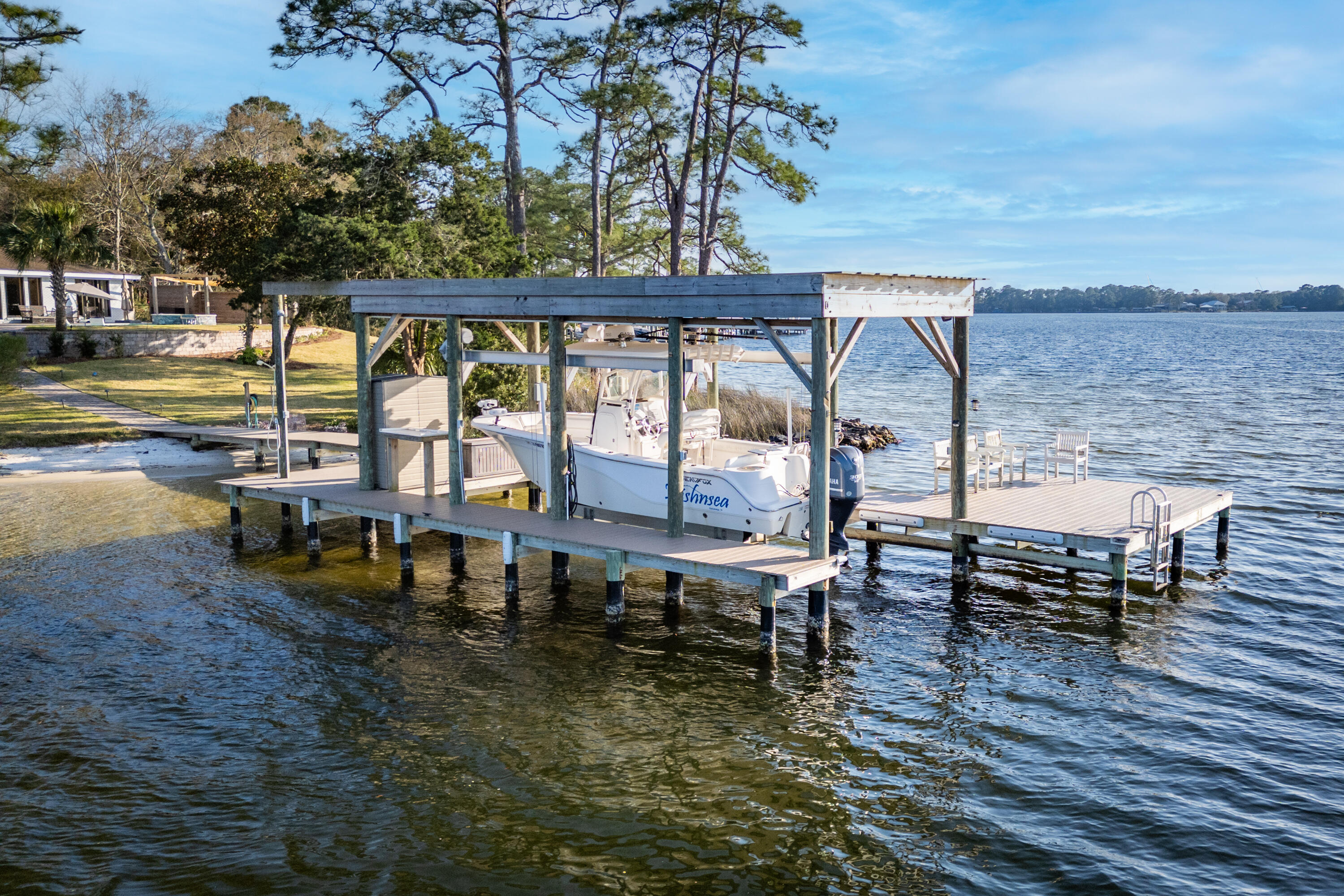 WOODLAND SHORES - Residential