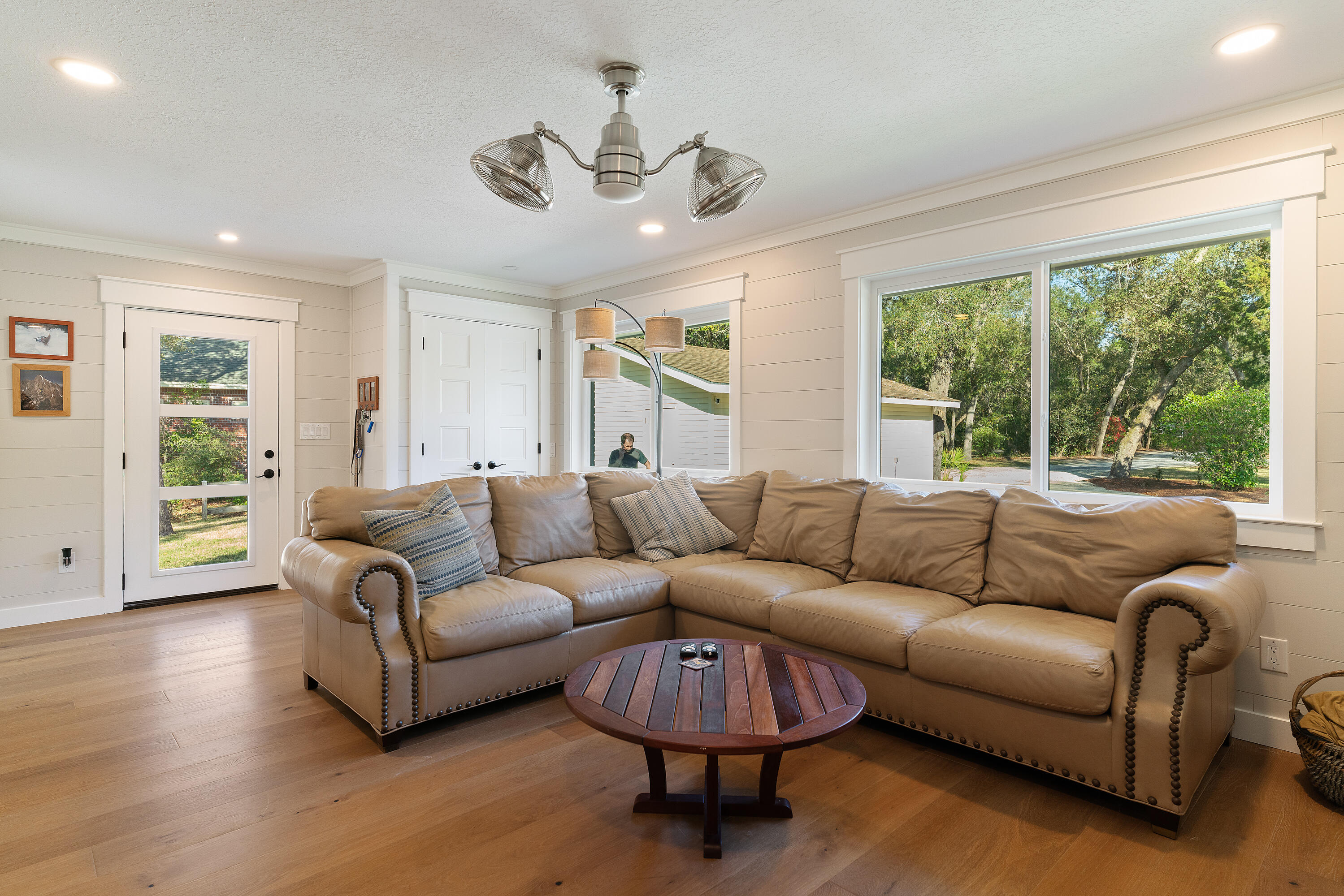 WOODLAND SHORES - Residential