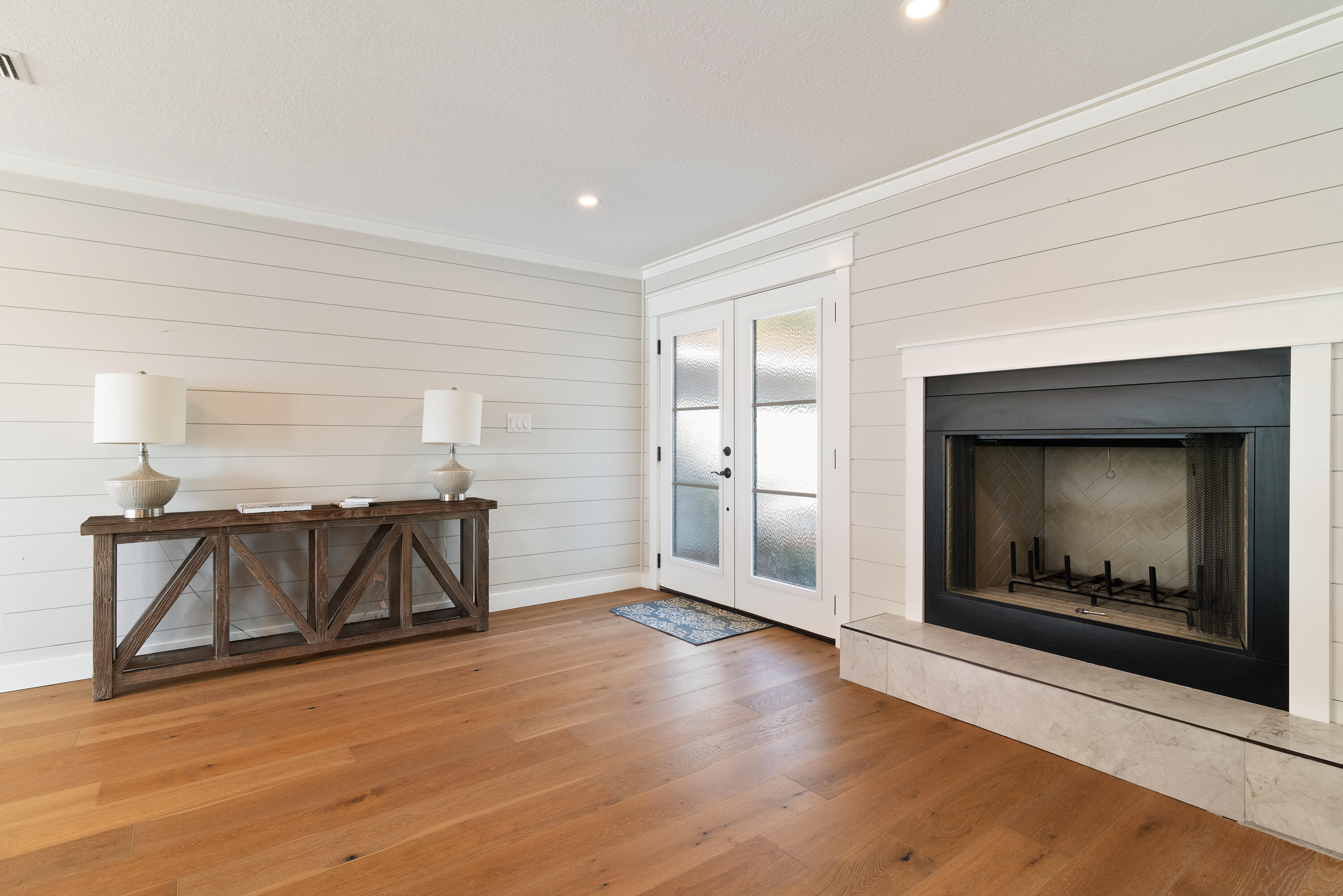 WOODLAND SHORES - Residential