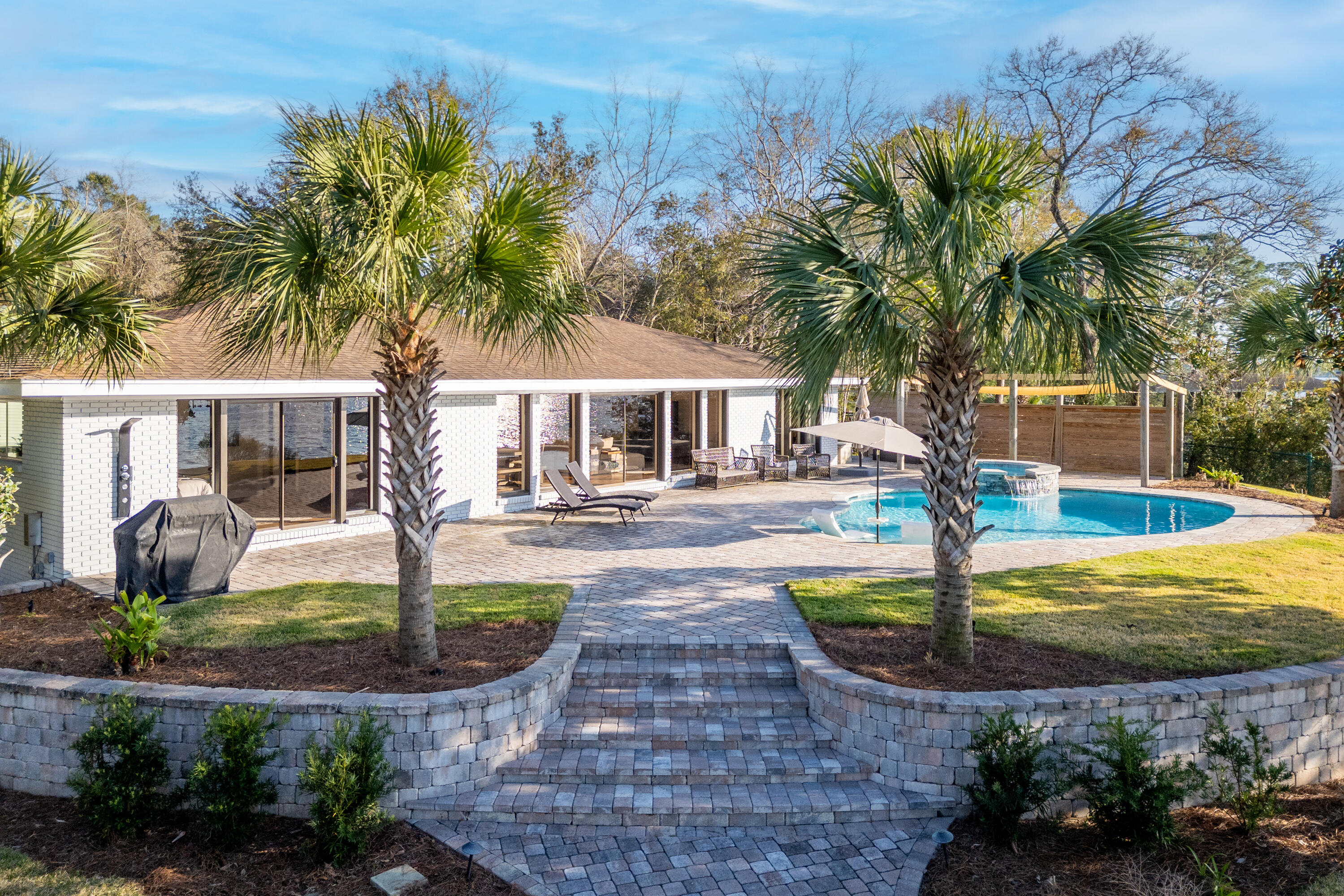 WOODLAND SHORES - Residential