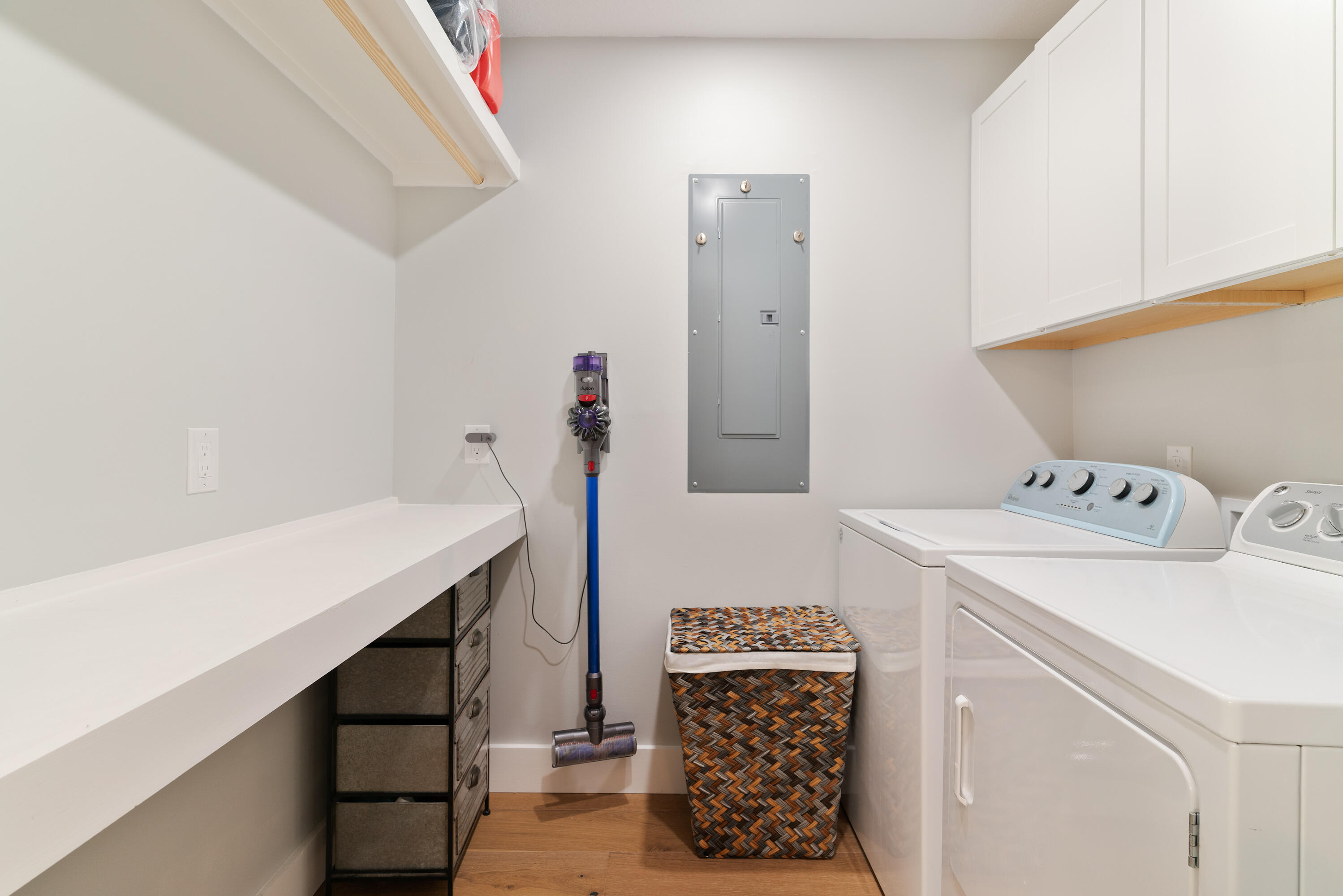 WOODLAND SHORES - Residential