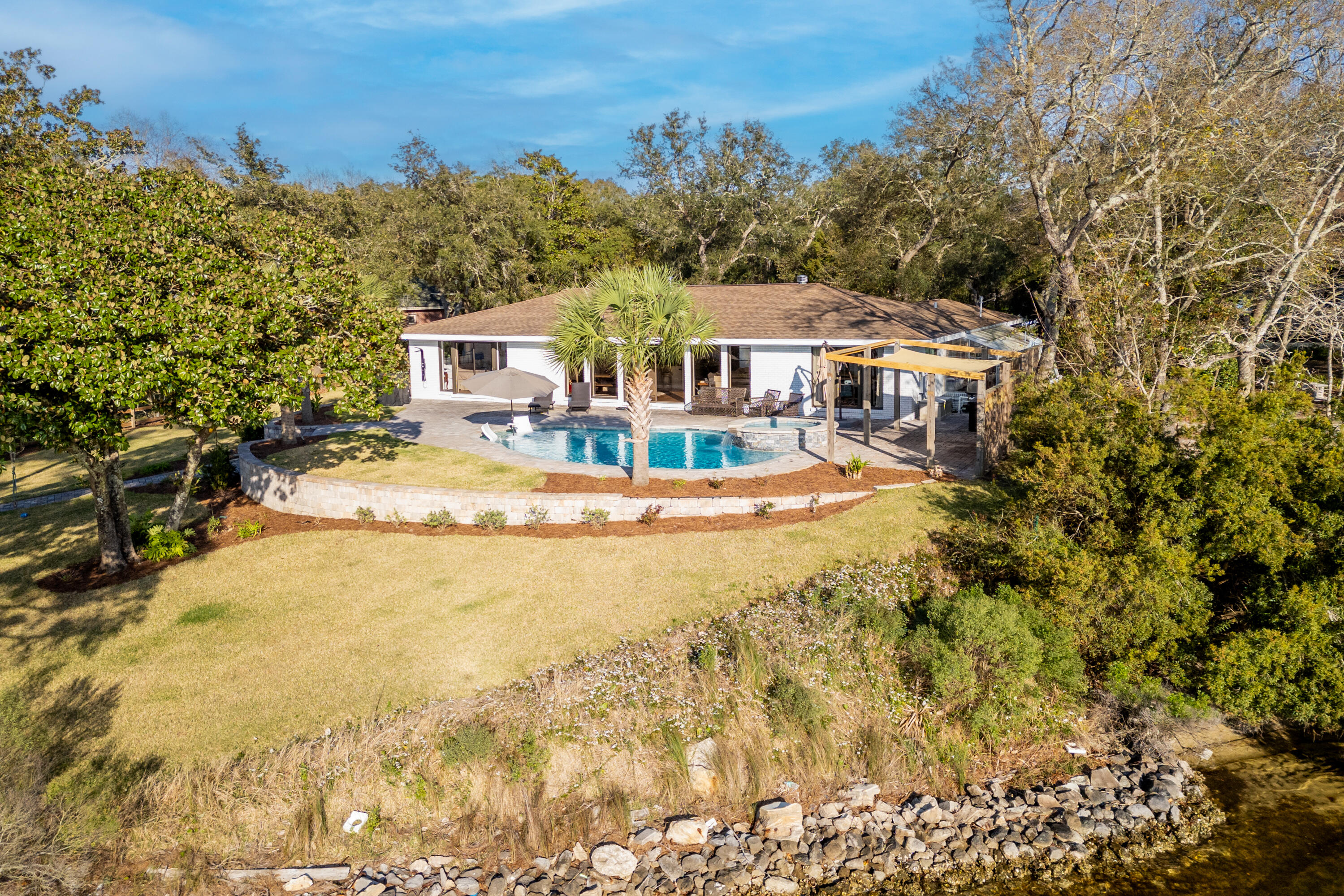 WOODLAND SHORES - Residential