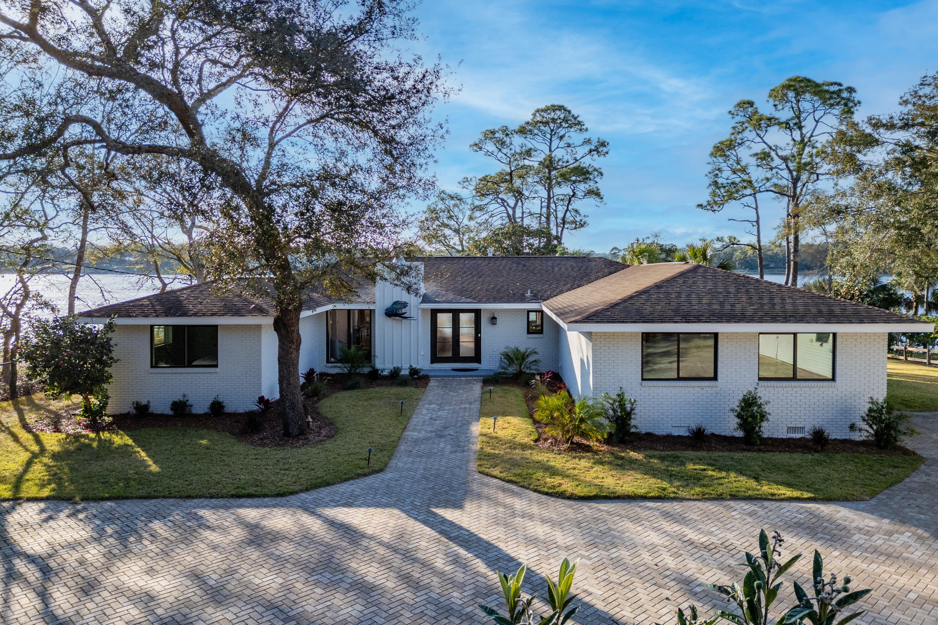 WOODLAND SHORES - Residential