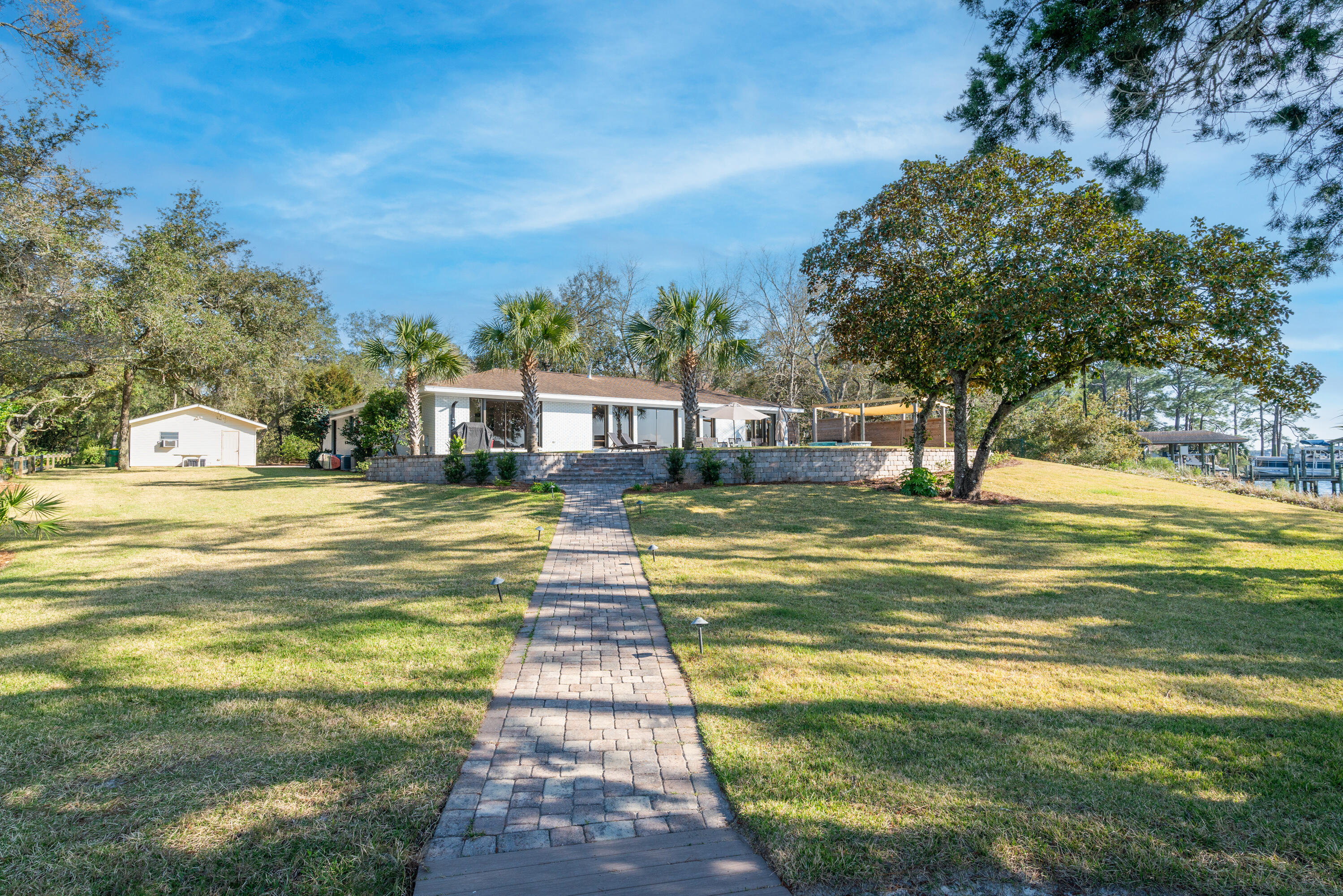 WOODLAND SHORES - Residential