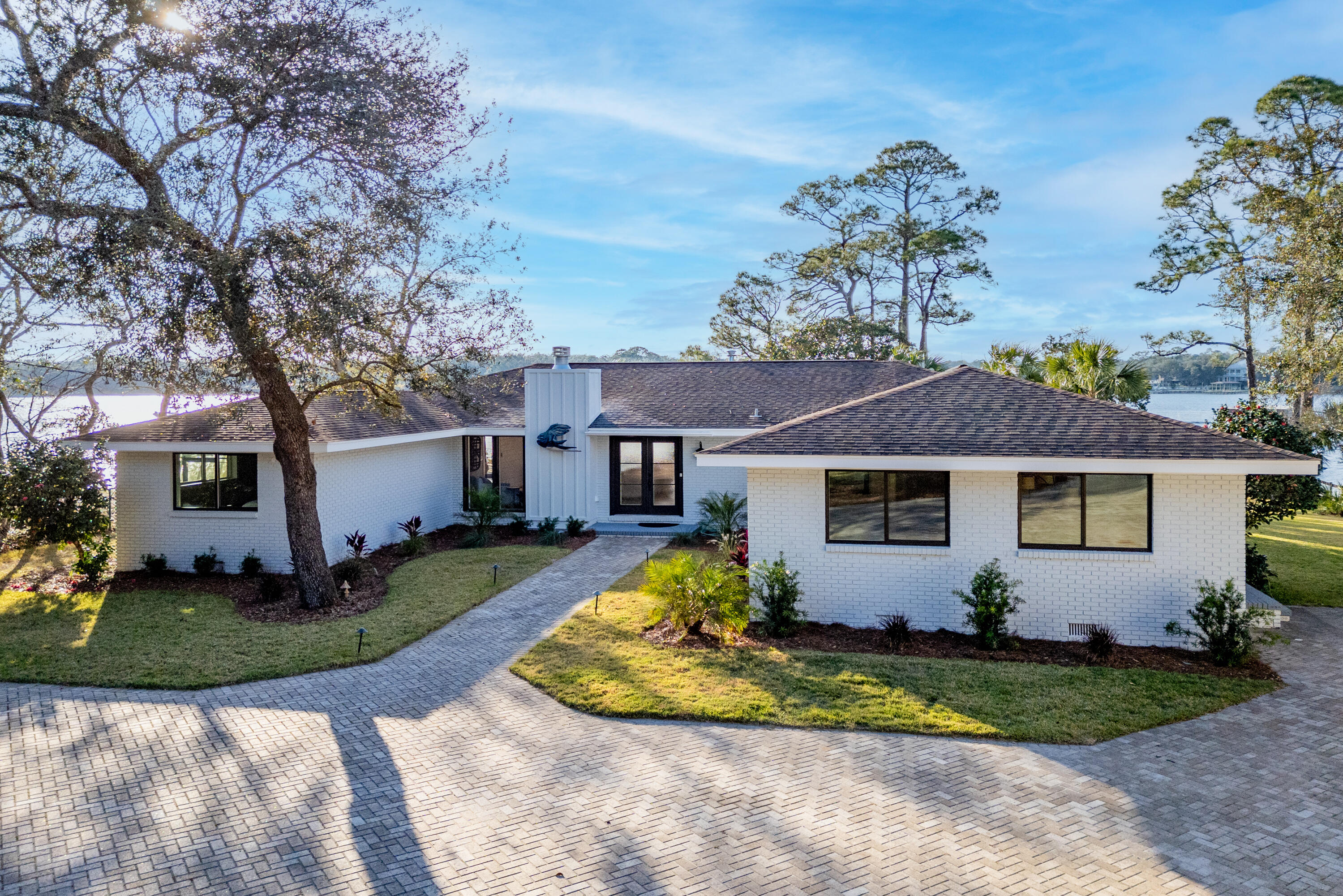 WOODLAND SHORES - Residential