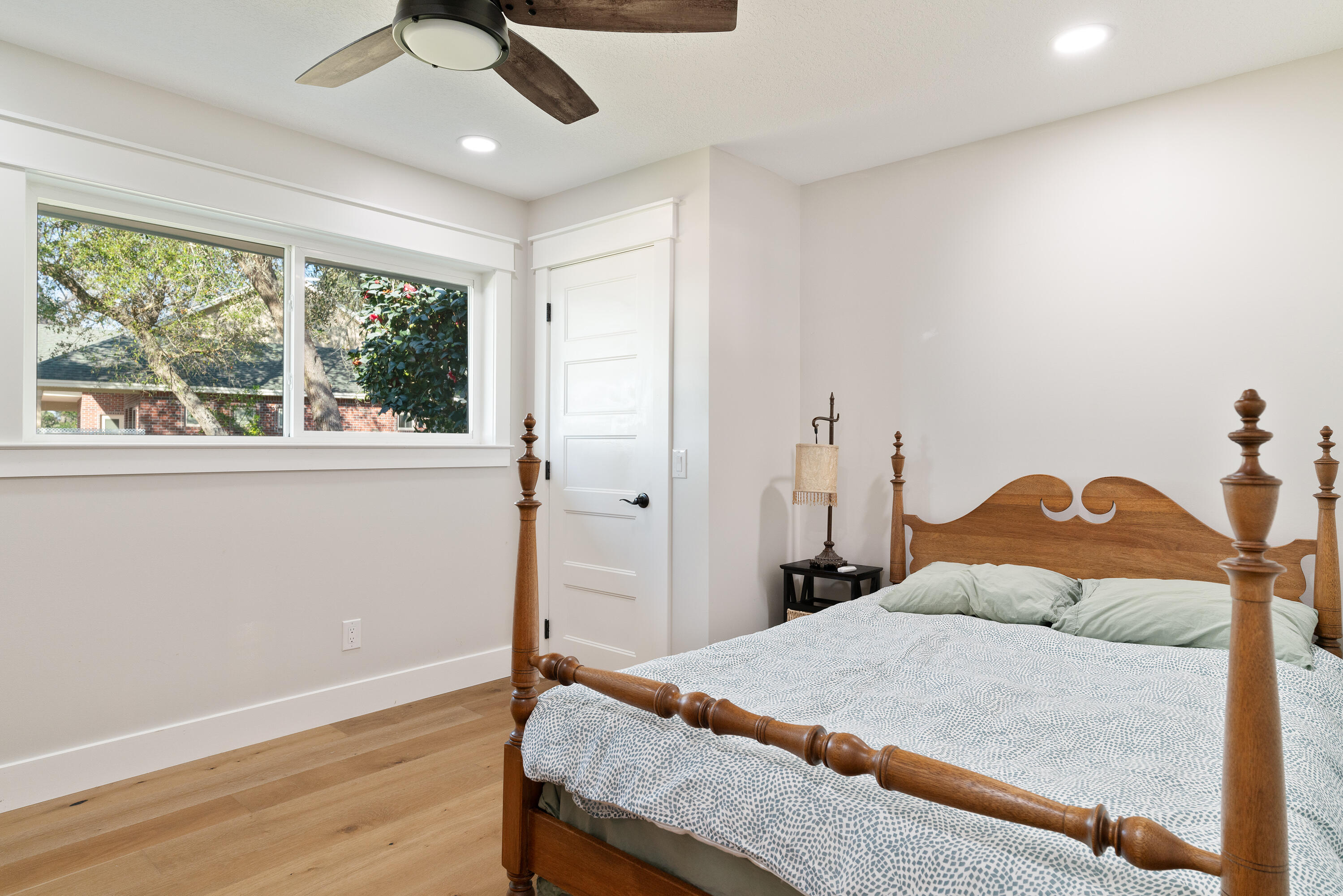 WOODLAND SHORES - Residential