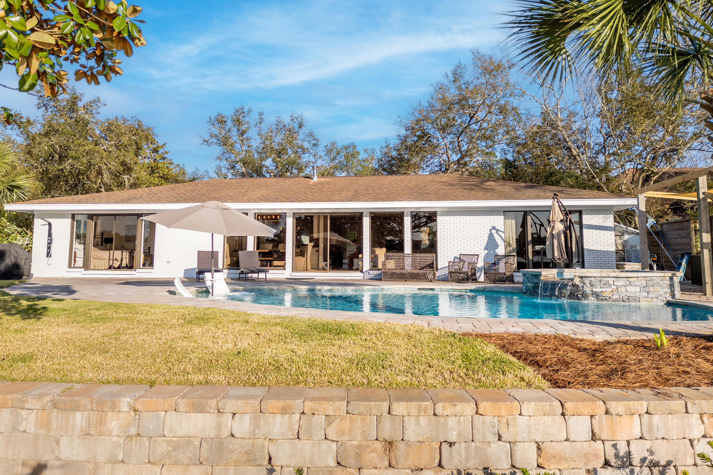 WOODLAND SHORES - Residential