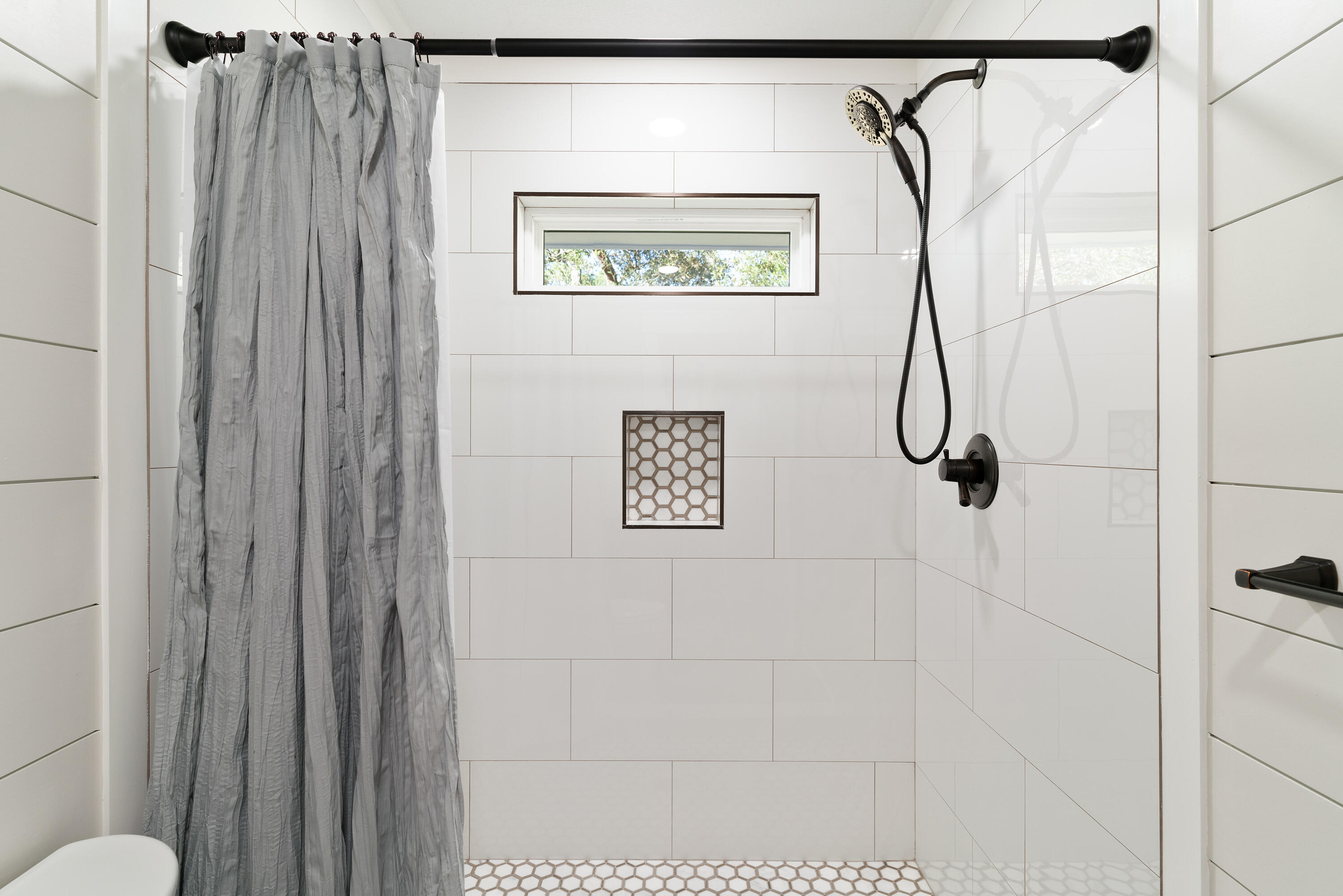 WOODLAND SHORES - Residential