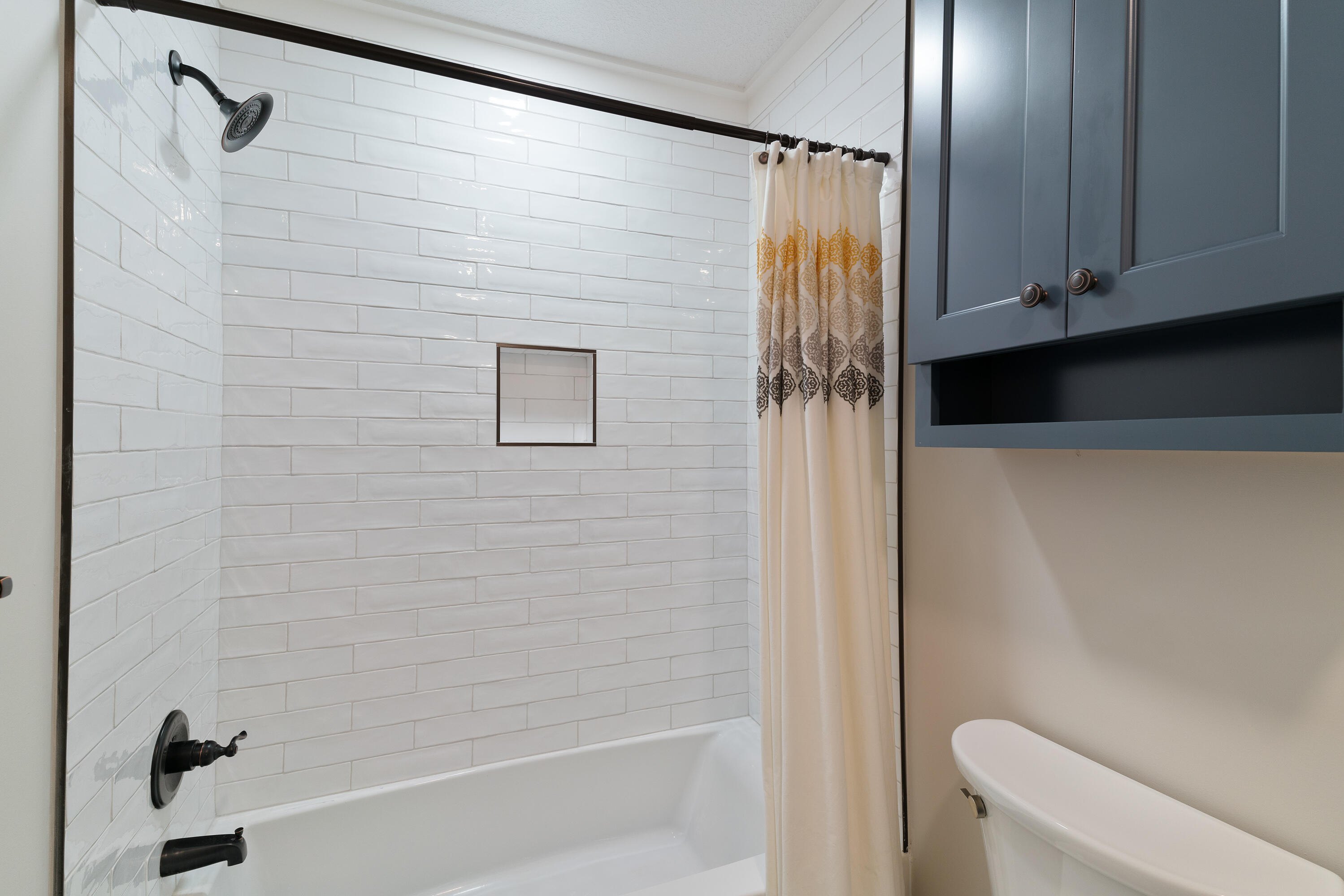 WOODLAND SHORES - Residential