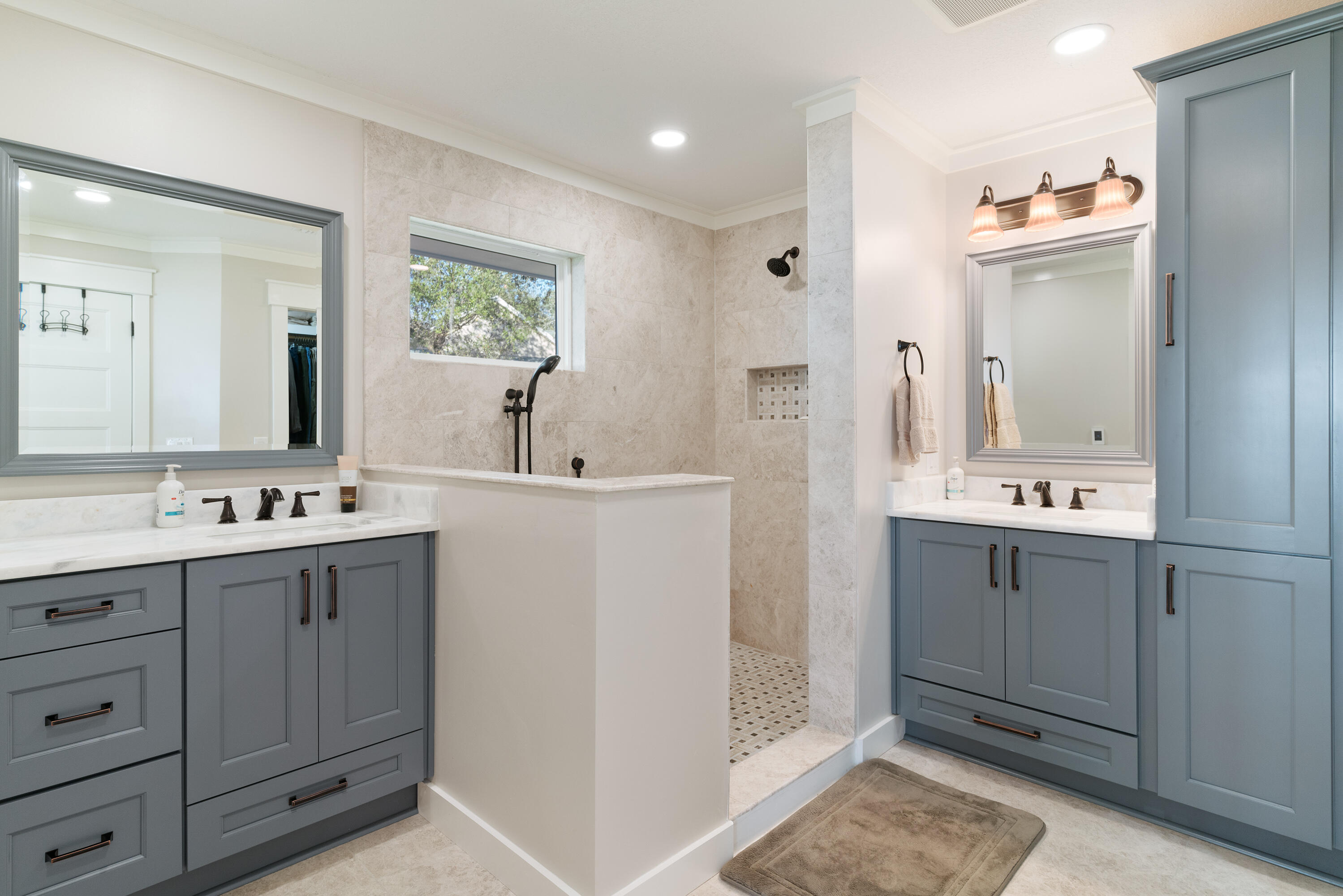 WOODLAND SHORES - Residential