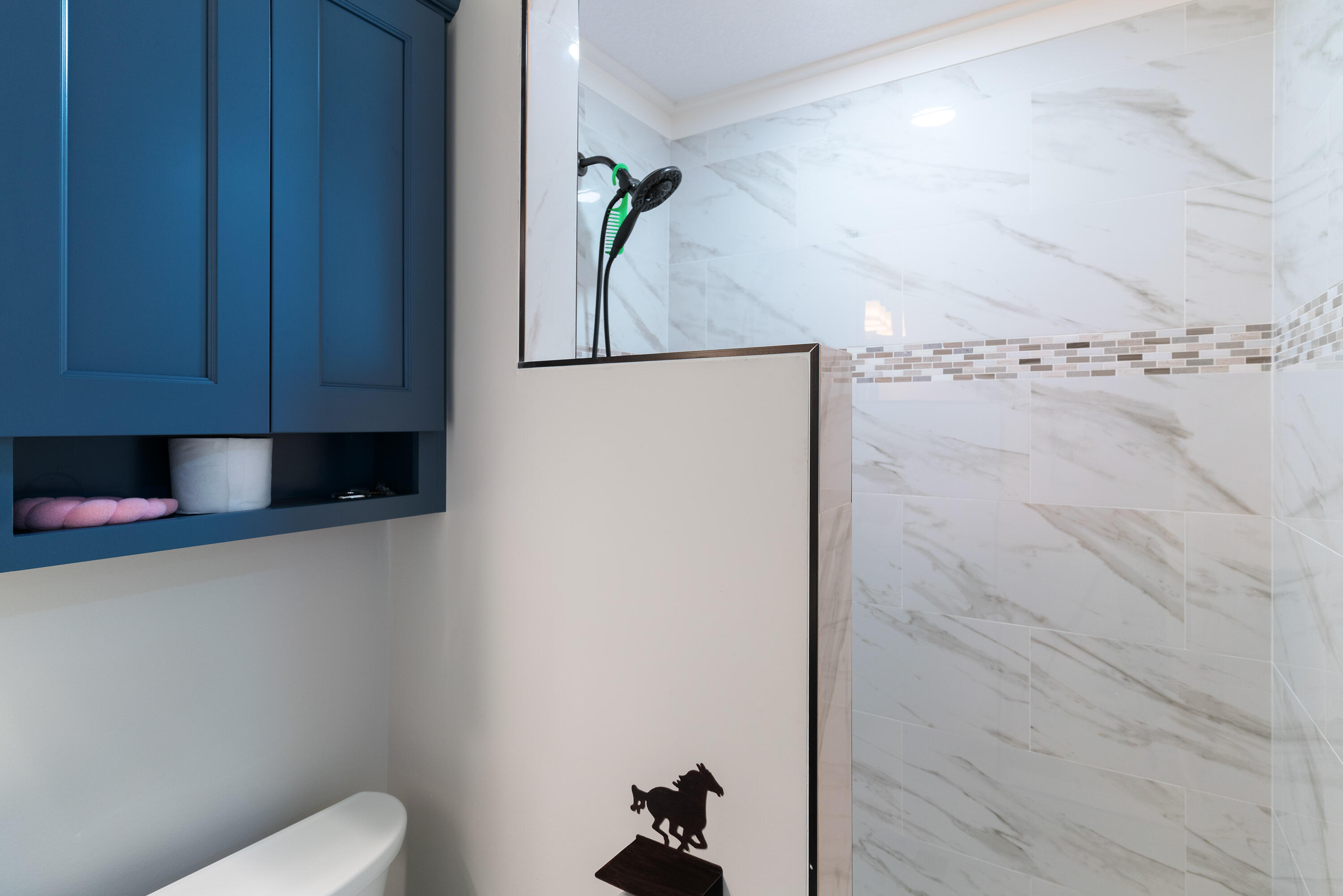 WOODLAND SHORES - Residential