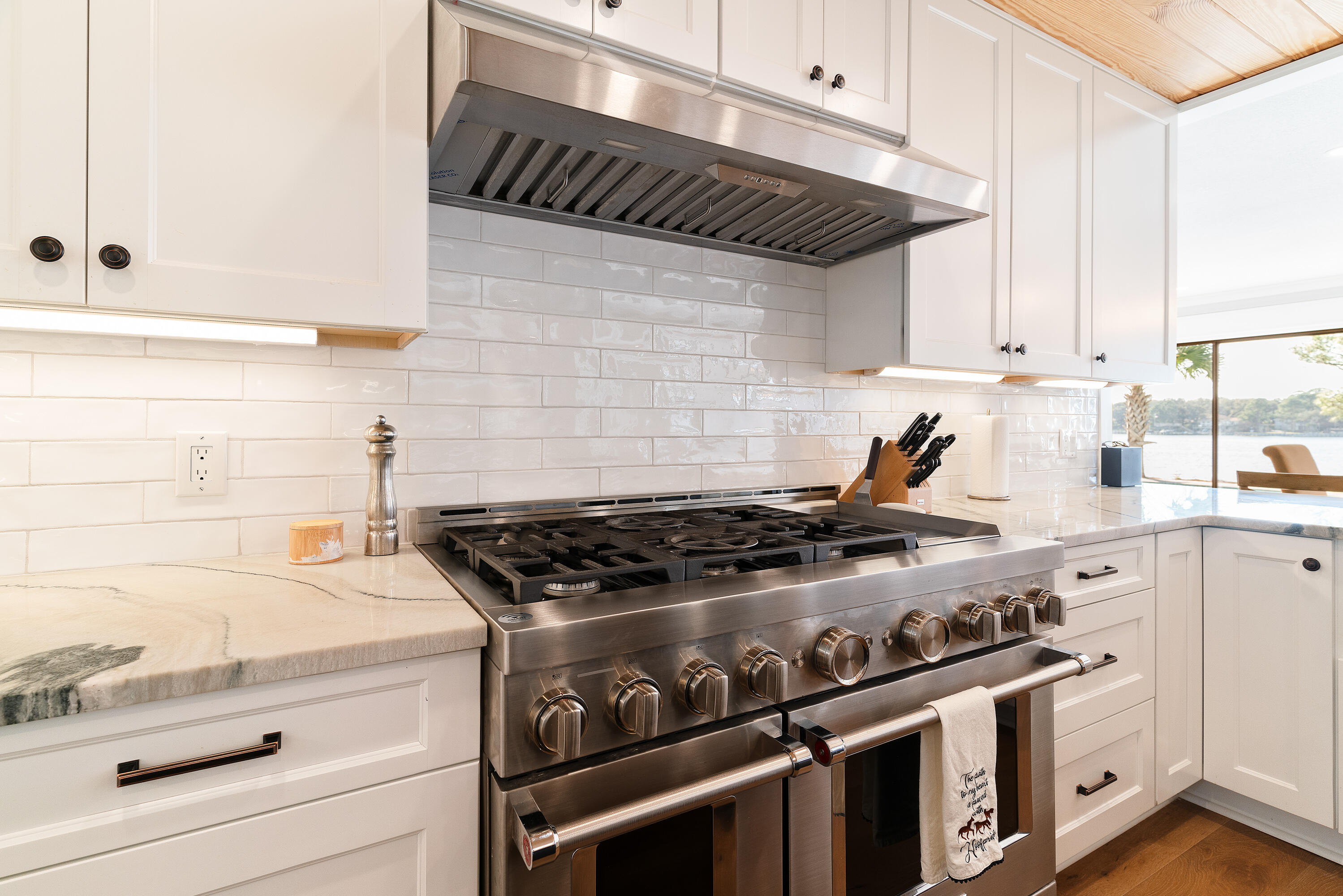 WOODLAND SHORES - Residential