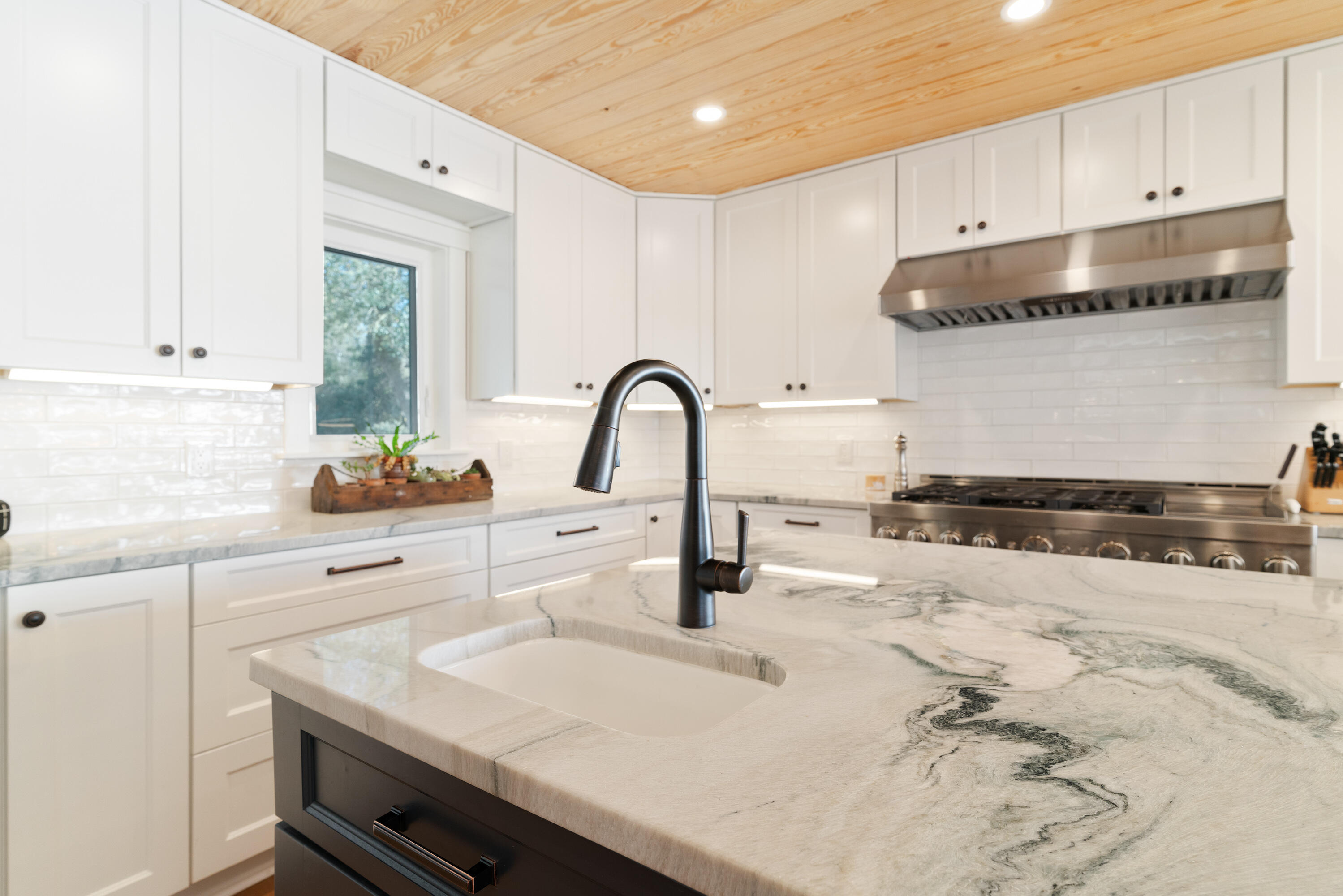 WOODLAND SHORES - Residential