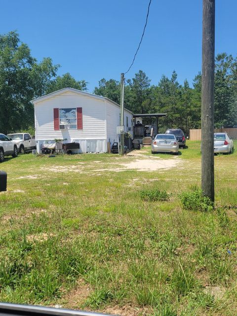 A home in DeFuniak Springs