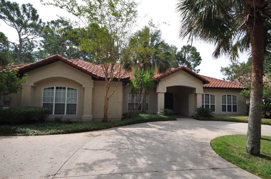 Large executive home in Sandestin Golf and Beach Resort available for LEASE! This 4 bed/3.5 bath home has an extra large 2 car garage, a large yard, and a spacious screened in back patio. Come see what all a Resort Community has to offer. Amenities available with the lease of this home (for a one-time, $100 administrative fee per lease term) are daily kayak, bike and boogie board rentals, daily tennis court time, fitness club access (with spa and steam rooms), access to the resorts four pools, and discounts on golf and beach set-ups. This is in addition to any amenities specific to this property's neighborhood and is an exclusive offering with this listing.