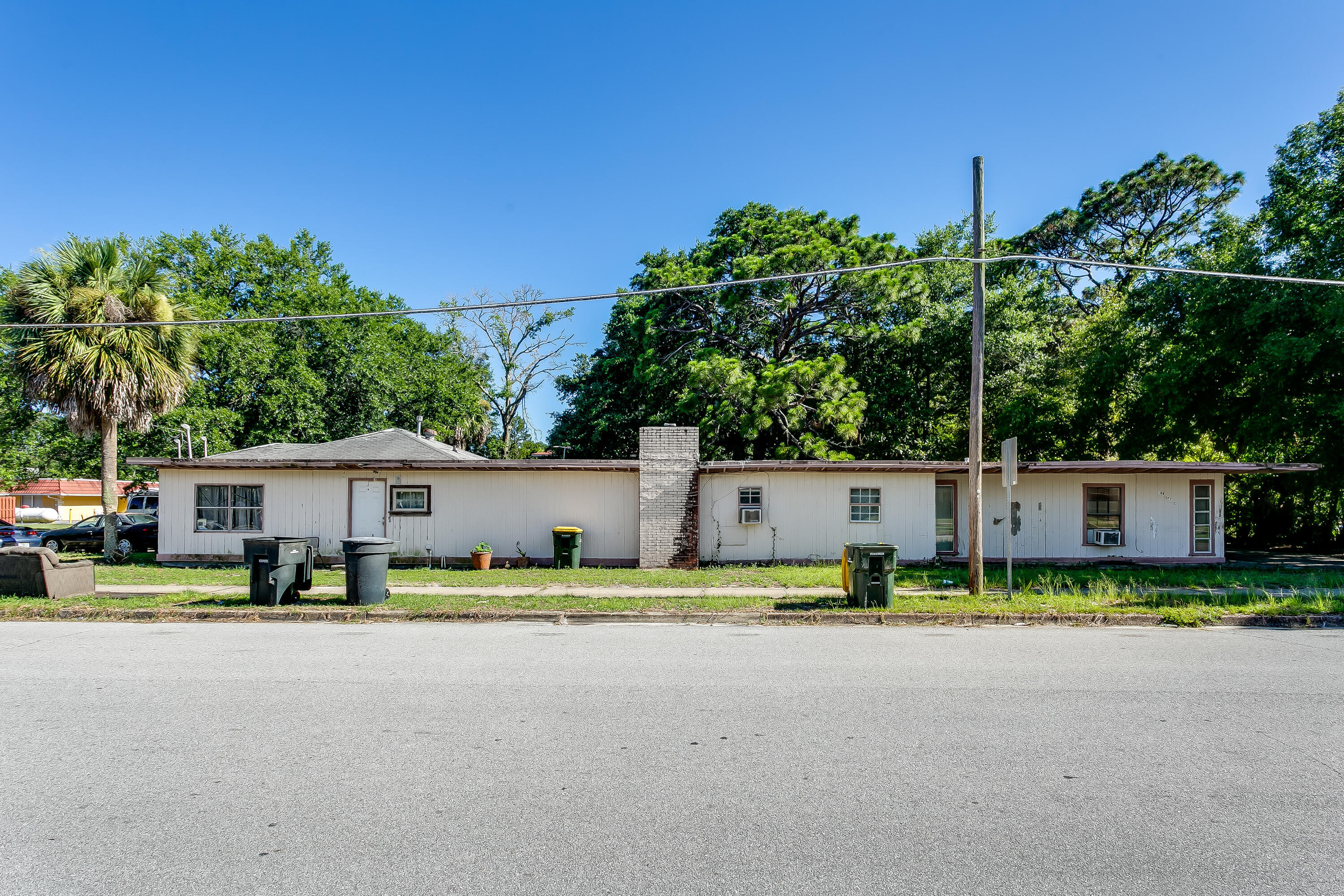 Calling all investors! This tri-plex is located in downtown Fort Walton Beach. There are 3 long term tenants currently on a month to month lease. This is a PRIME rental location!There is a one bedroom unit, a two bedroom unit and a three bedroom unit in this tri-plex.