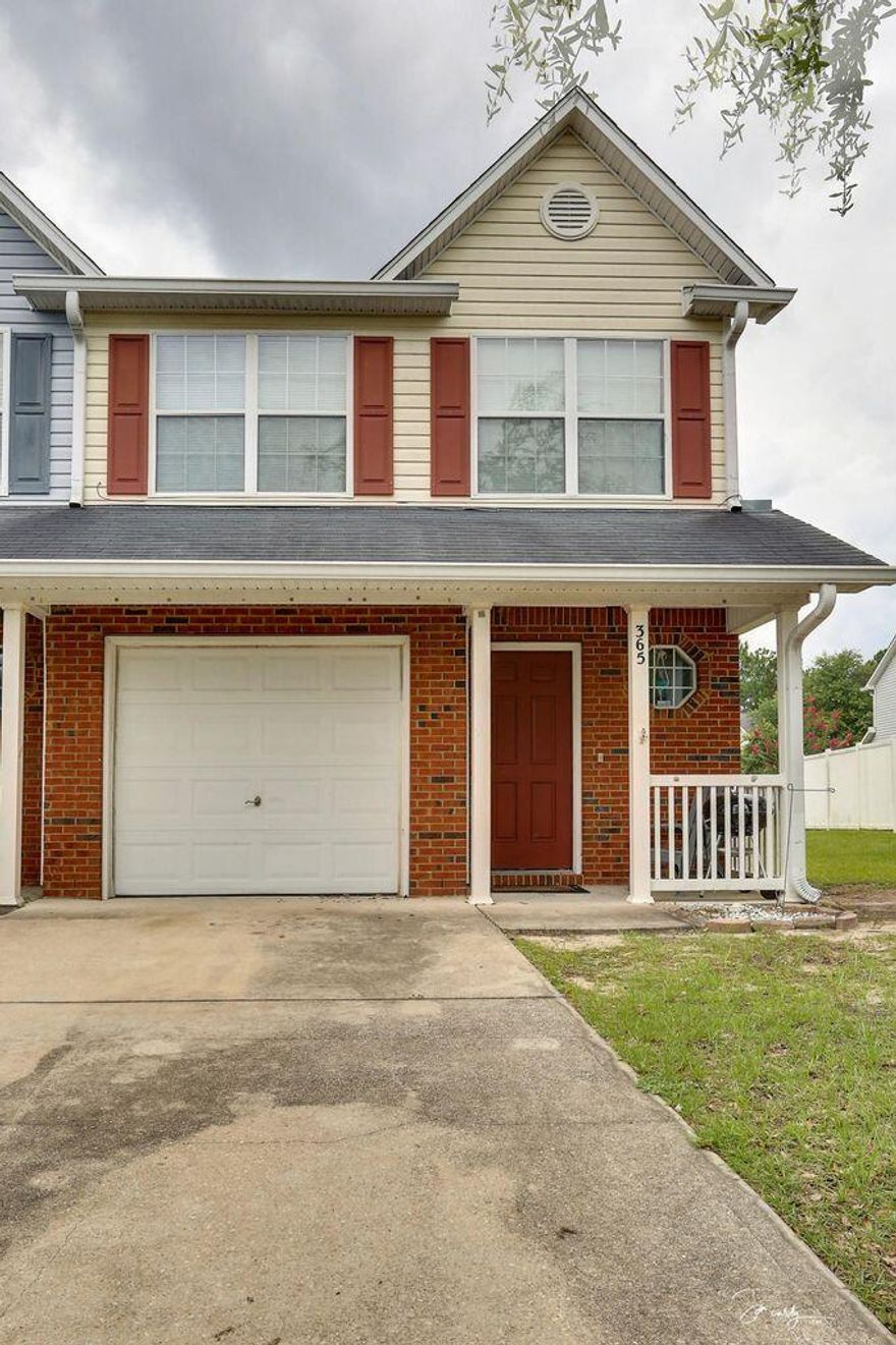 This is a large end unit townhome with 3 bedrooms and 2.5 bathrooms with LVP throughout the downstairs.  This townhome is located on the southside of Crestview very close to Interstate 10. It also offers a 1 car garage with lawn maintained by HOA. Contact leasing@myardor.com to schedule a showing.