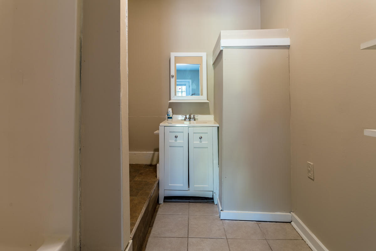 CAMPBELL ST - Residential Lease