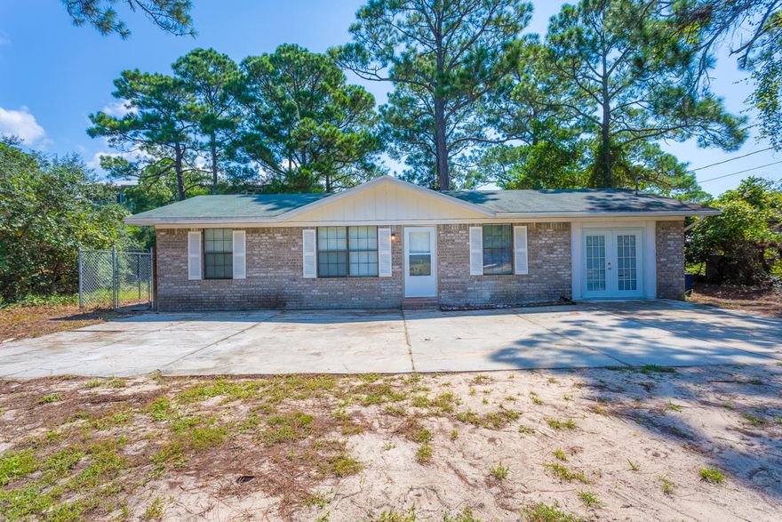 Old world Seagrove and a cute,little 2 BR/2BA home with bonus room for office or 3rd bedroom, right off of 30A. Very close to beach, Seaside, Rosemary Beach, and Watercolor. Secluded, and natural landscaping. Credit and background checks required and a year's lease. Small pet under 30 lbs.