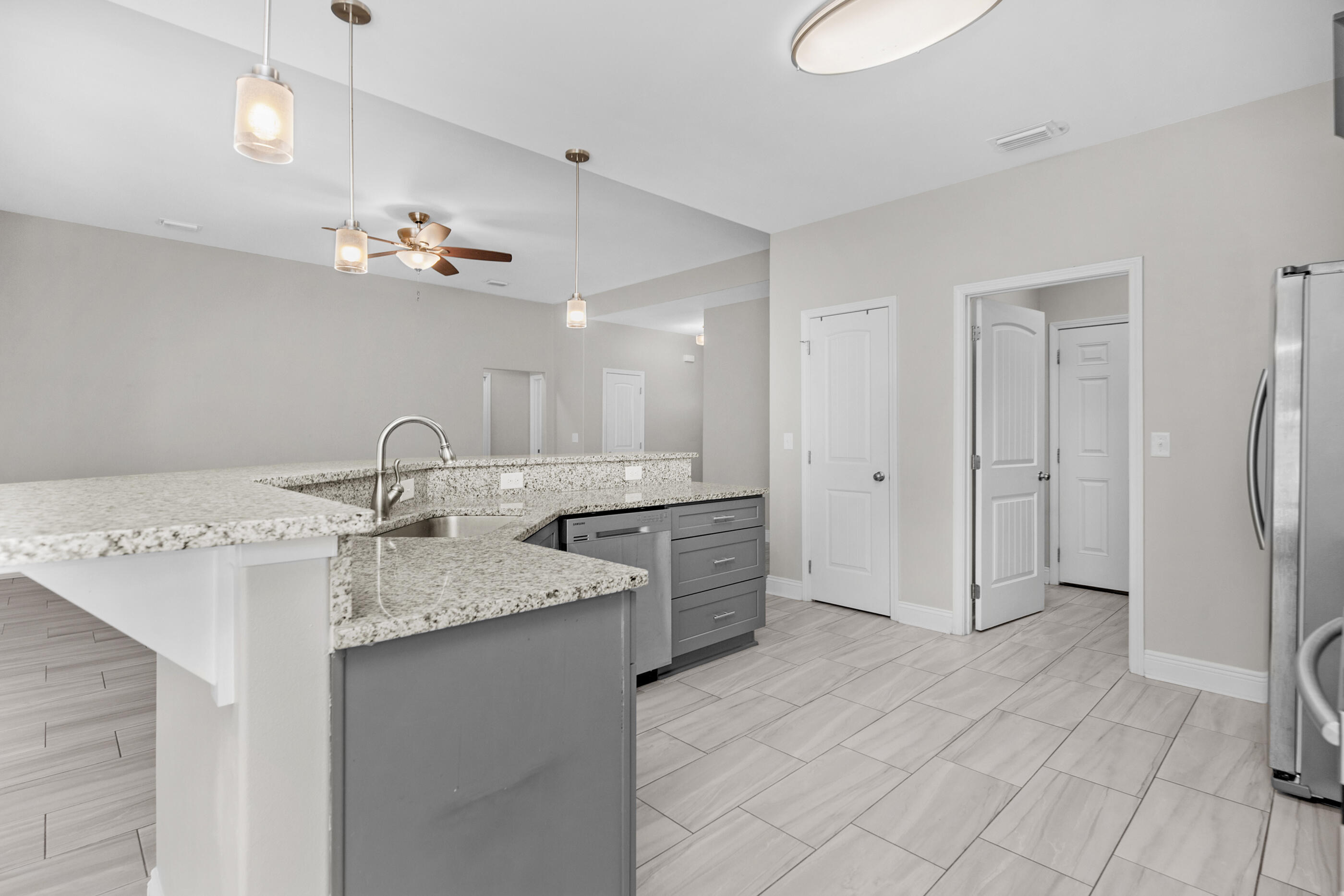 CRESCENT SHORES - Residential