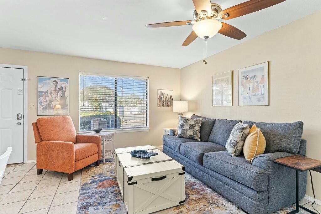 listing image 0