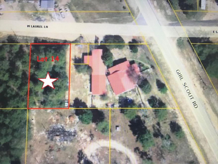 Lightly wooded lot just off paved road in growing Mossy Head community of Defuniak Springs. Property is located minutes from Blackstone Golf Course and I-10. Defuniak Springs and Crestview apx. 15 minutes and apx. 30 minutes to Niceville and Eglin AFB. No utilities currently on the property but power on street Public water is available with paid tap fee. Septic would be required.