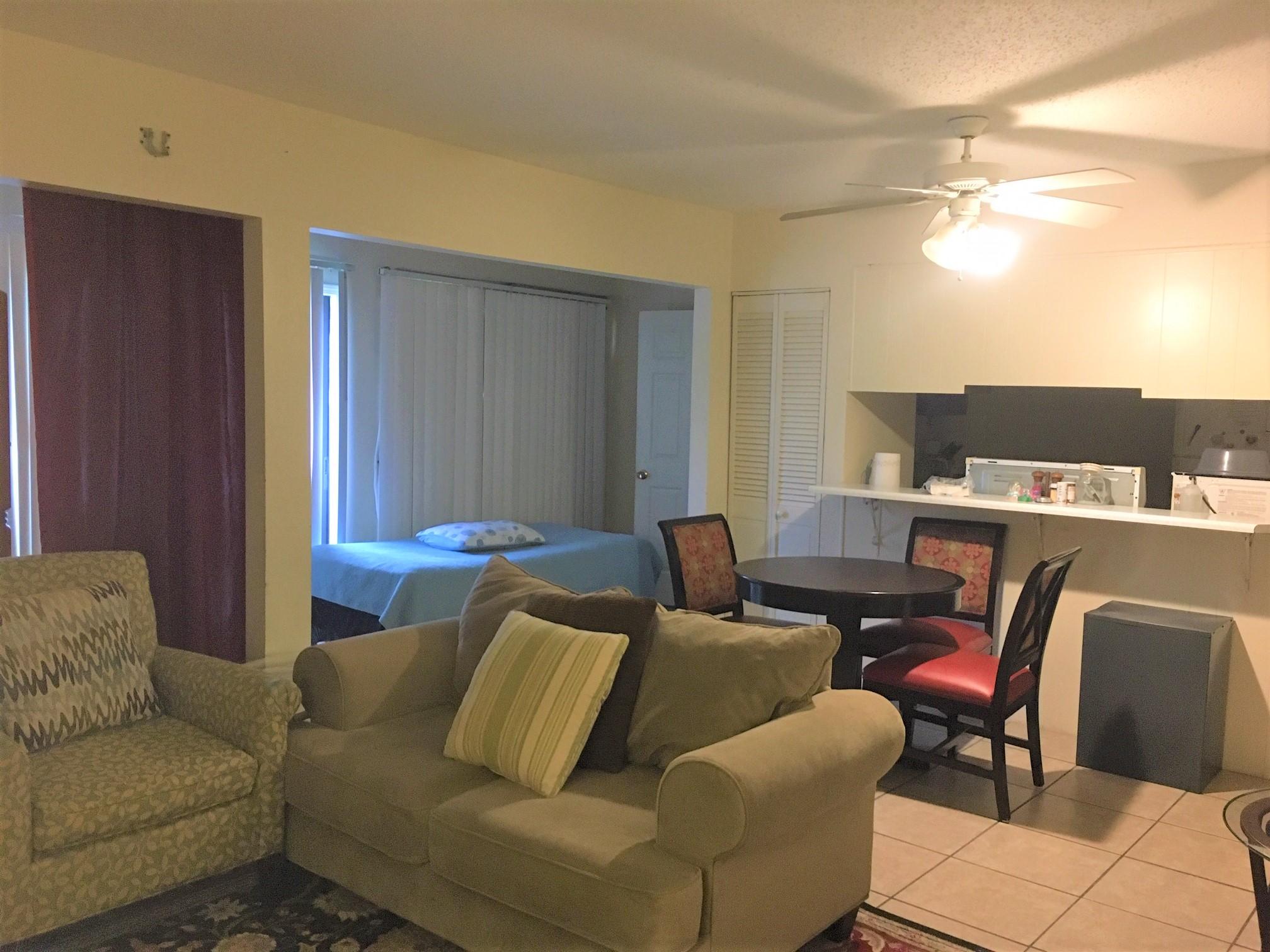 Cute 1 bedroom, 1 1/2 bath. Tile flooring. Great rental unit, vacation or long term. Centrally located, close to the beach, restaurants, entertainment and shopping. Amenities include 3 pools, tennis, outdoor grills, community room. Buyer to verify all dimensions