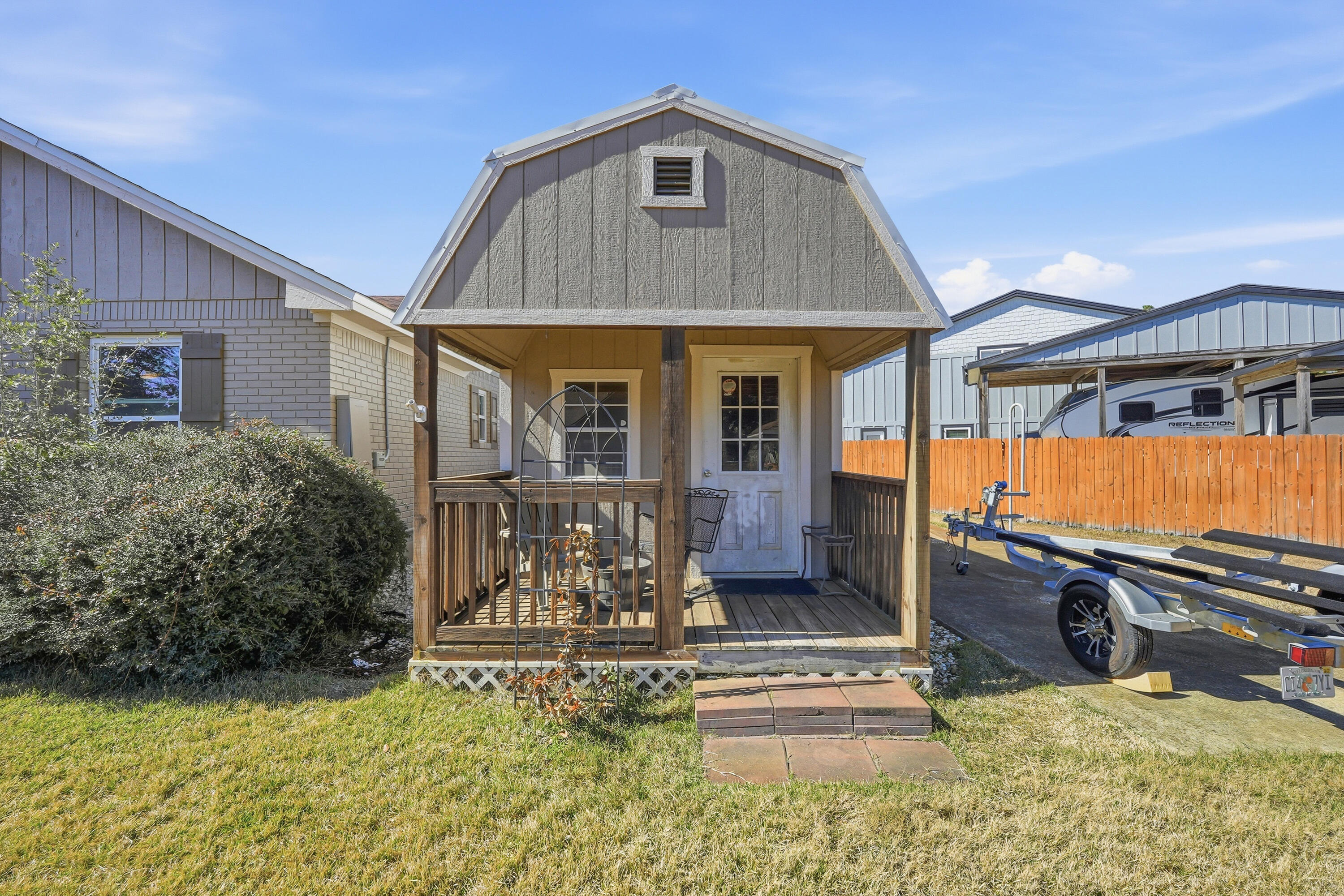 POLYNESIAN ISLANDS - Residential