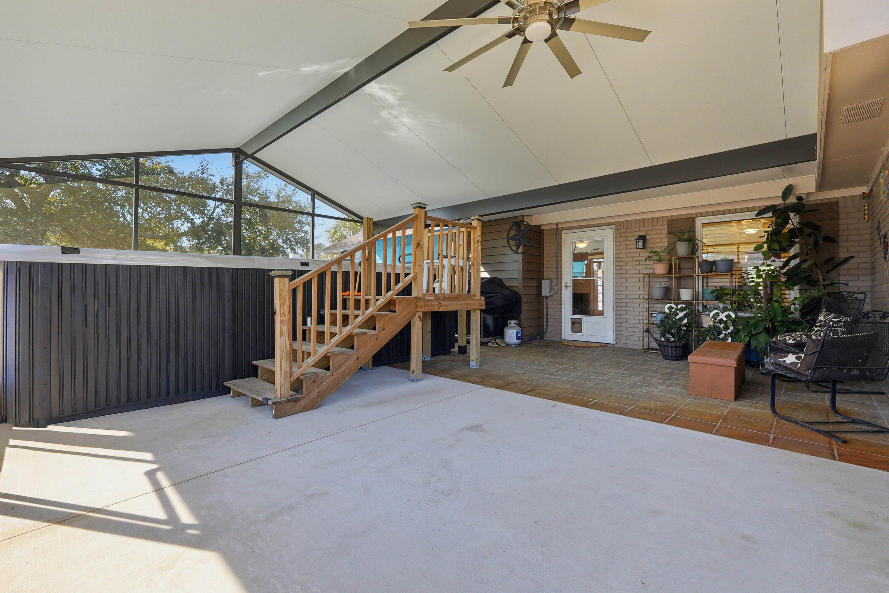 POLYNESIAN ISLANDS - Residential