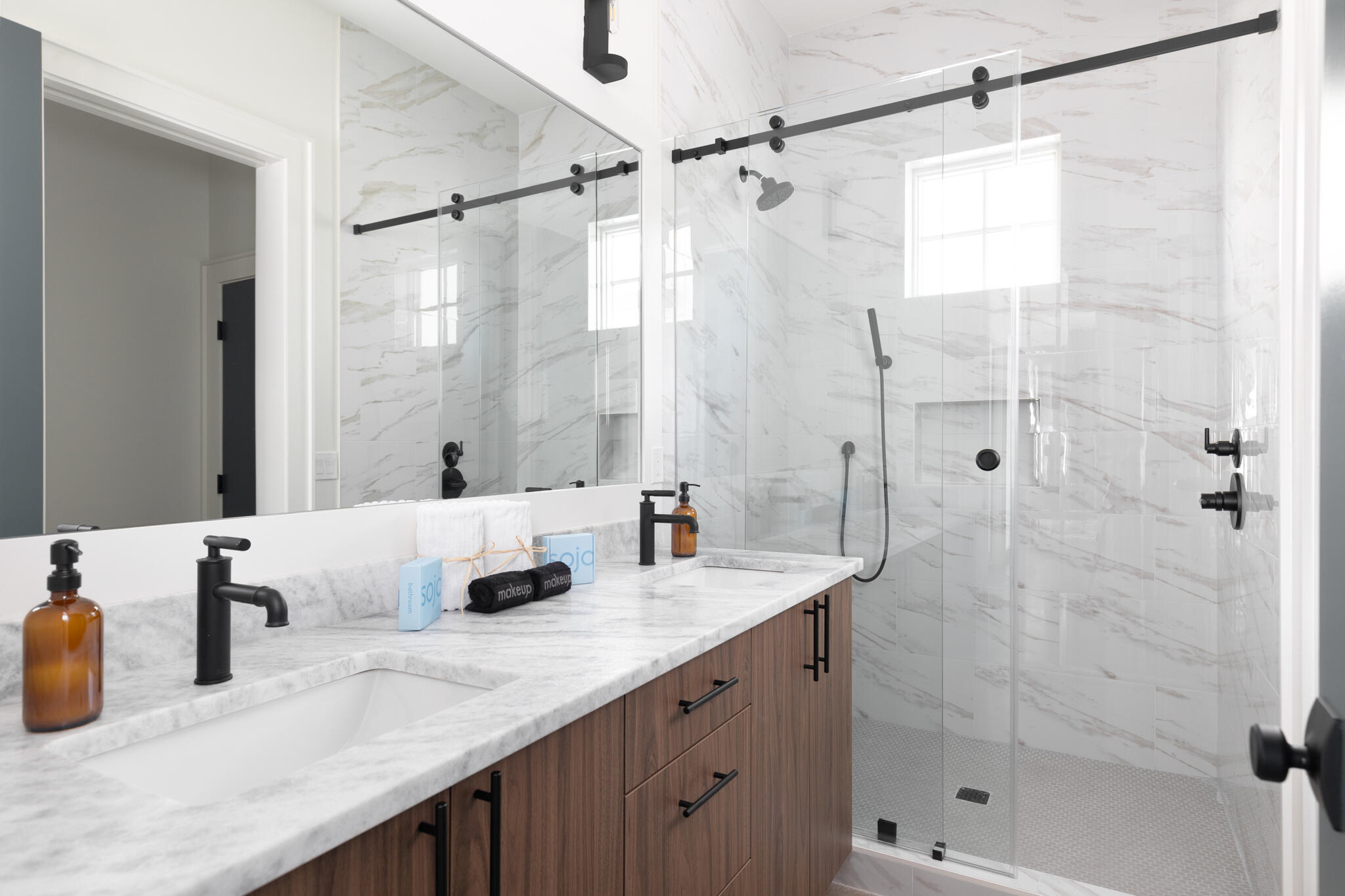 LAGUNA BEACH - Residential