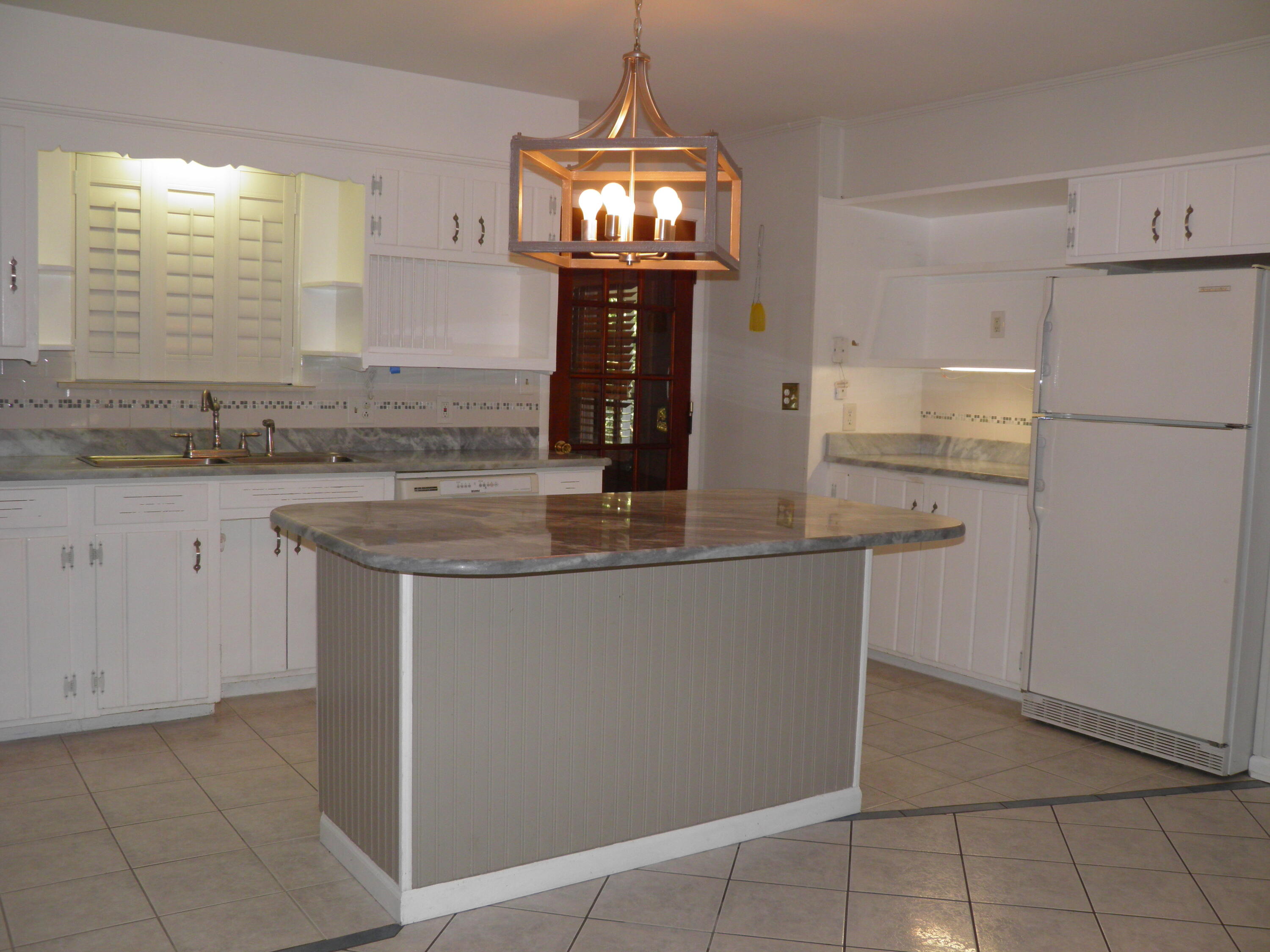 COLONY ESTATES - Residential Lease