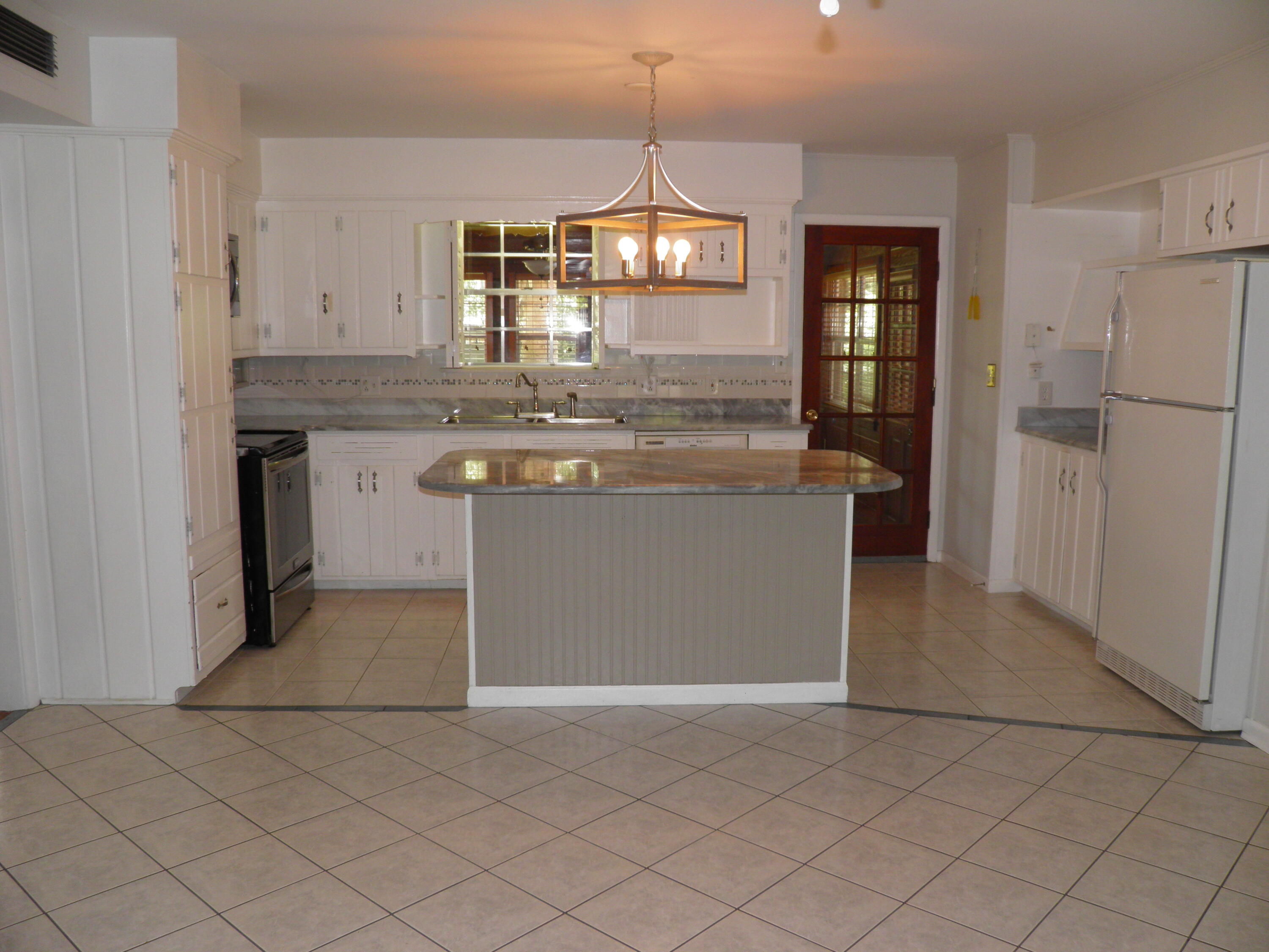 COLONY ESTATES - Residential Lease