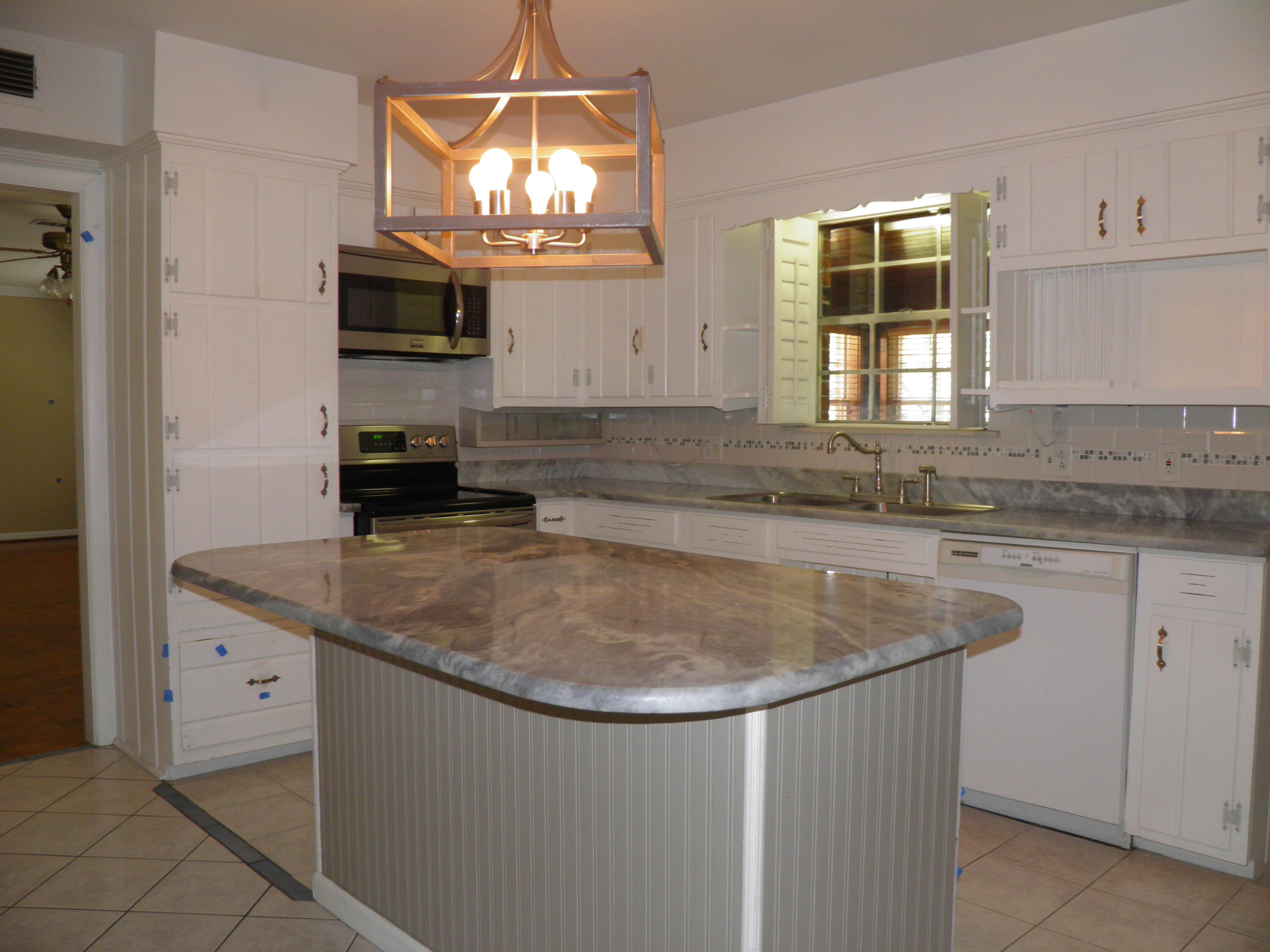 COLONY ESTATES - Residential Lease