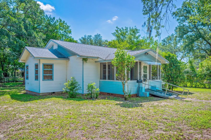 Welcome to an original Florida Cottage. Built in the 20s, this home is ready for a new owner to make it their special place. Located on 1 1/2 lots, It features 2 bedrooms, 2 baths with spacious living room, dining room, kitchen, separate laundry room with space for a pantry plus a wonderful screened front porch and detached carport. Most rooms have original oak floors with some original pine paneling.  Just steps from the front porch is the Glen Argyle Park with walkways, disc golf and sitting areas. Also a short distance is Lincoln Park fronting Boggy Bayou with a boat launch, dock for fishing, picnic areas, covered pavilions, playground equipment and a sandy beach. Areas along Toms Bayou are available to homeowners. Nearby are great restaurants and shopping. Perfect paradise!!!