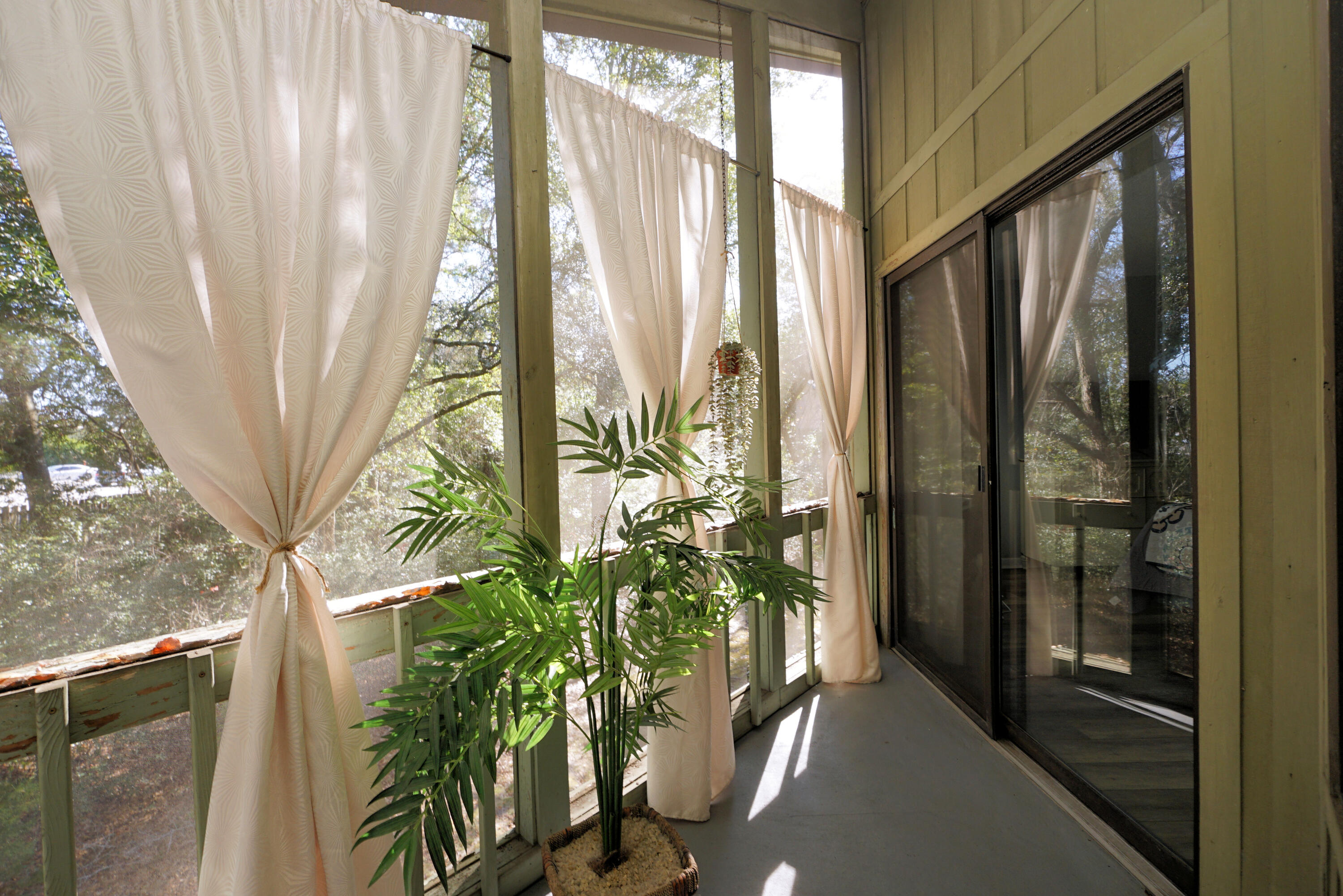 GARDEN OAKS CONDO - Residential Lease