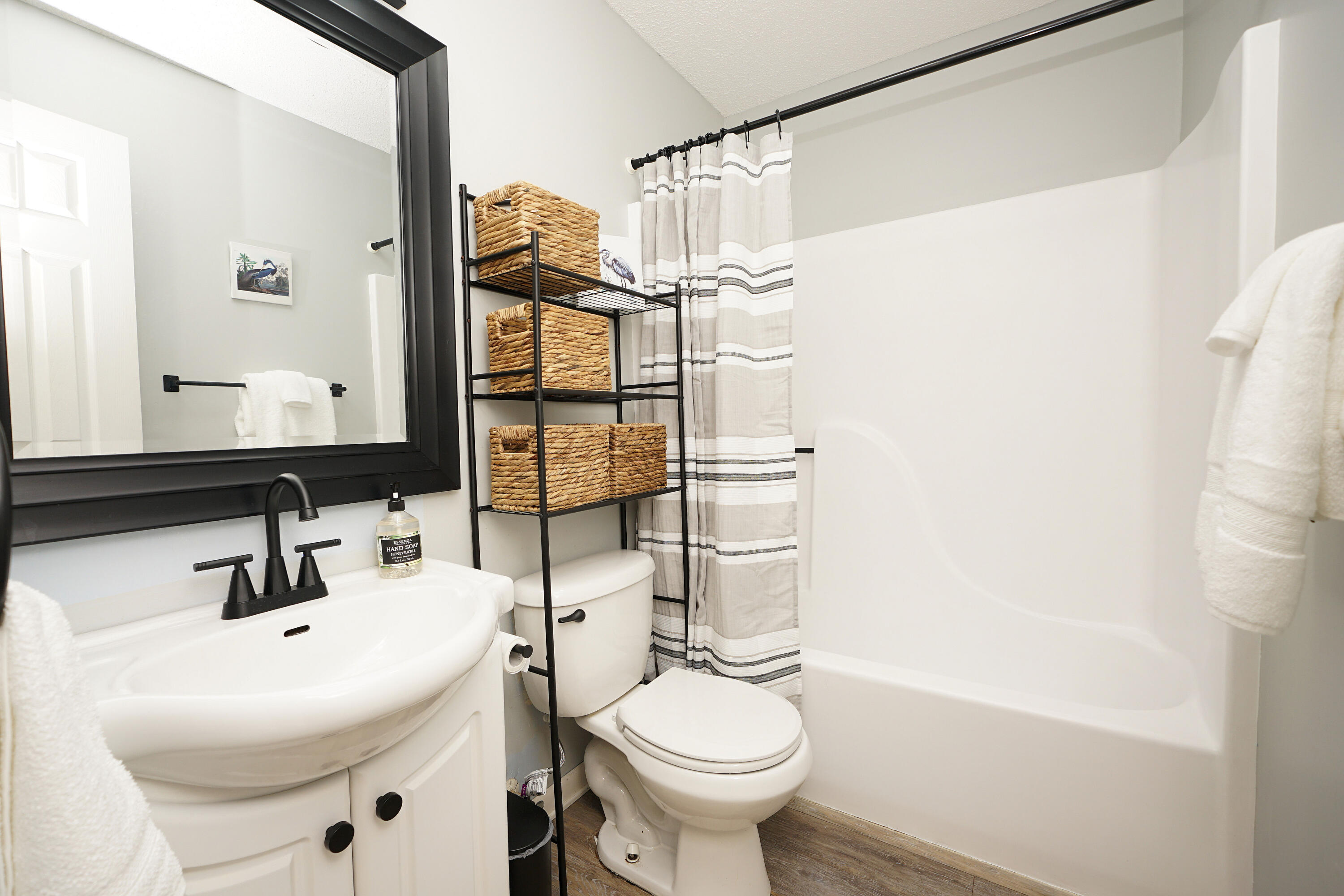 GARDEN OAKS CONDO - Residential Lease