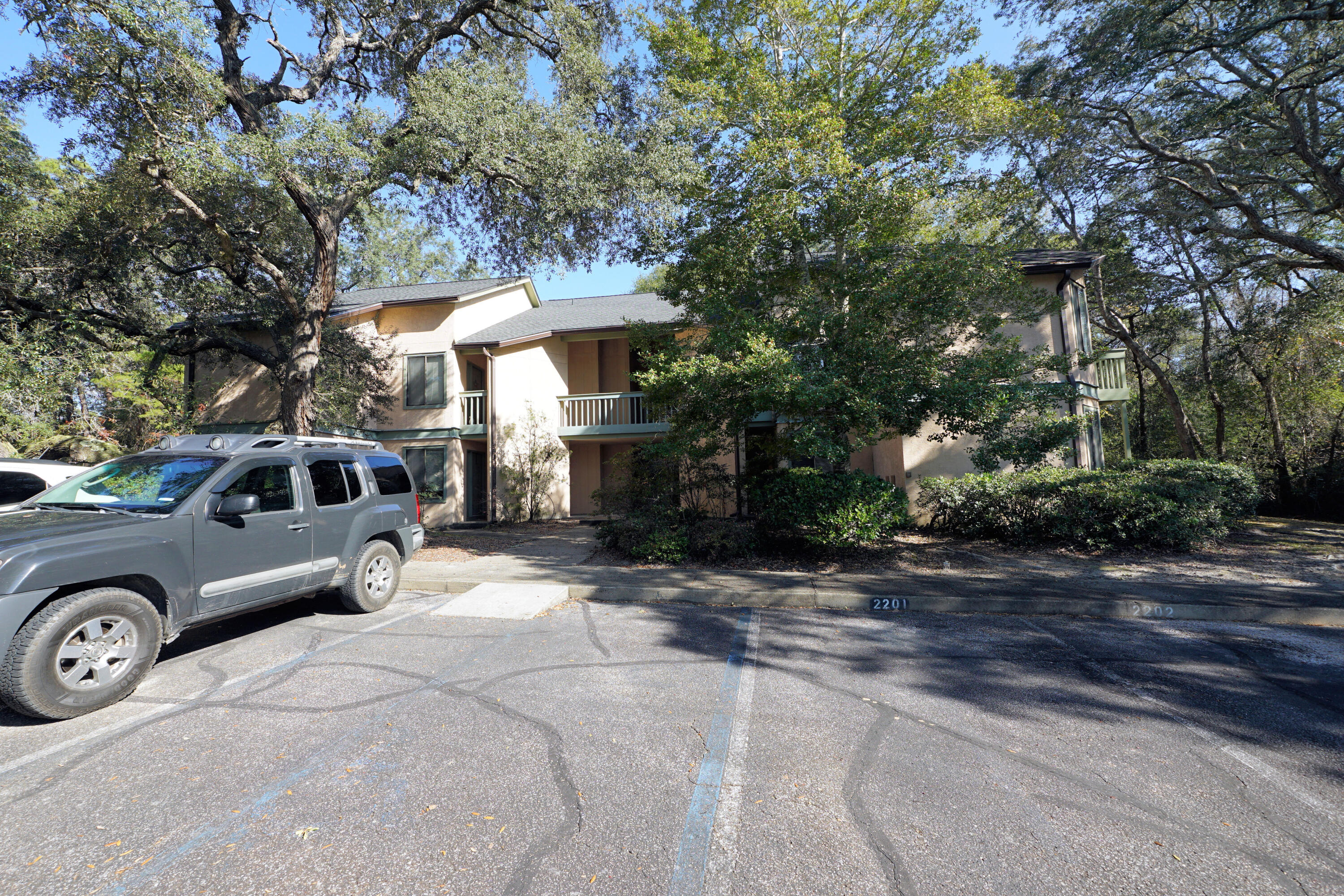 GARDEN OAKS CONDO - Residential Lease